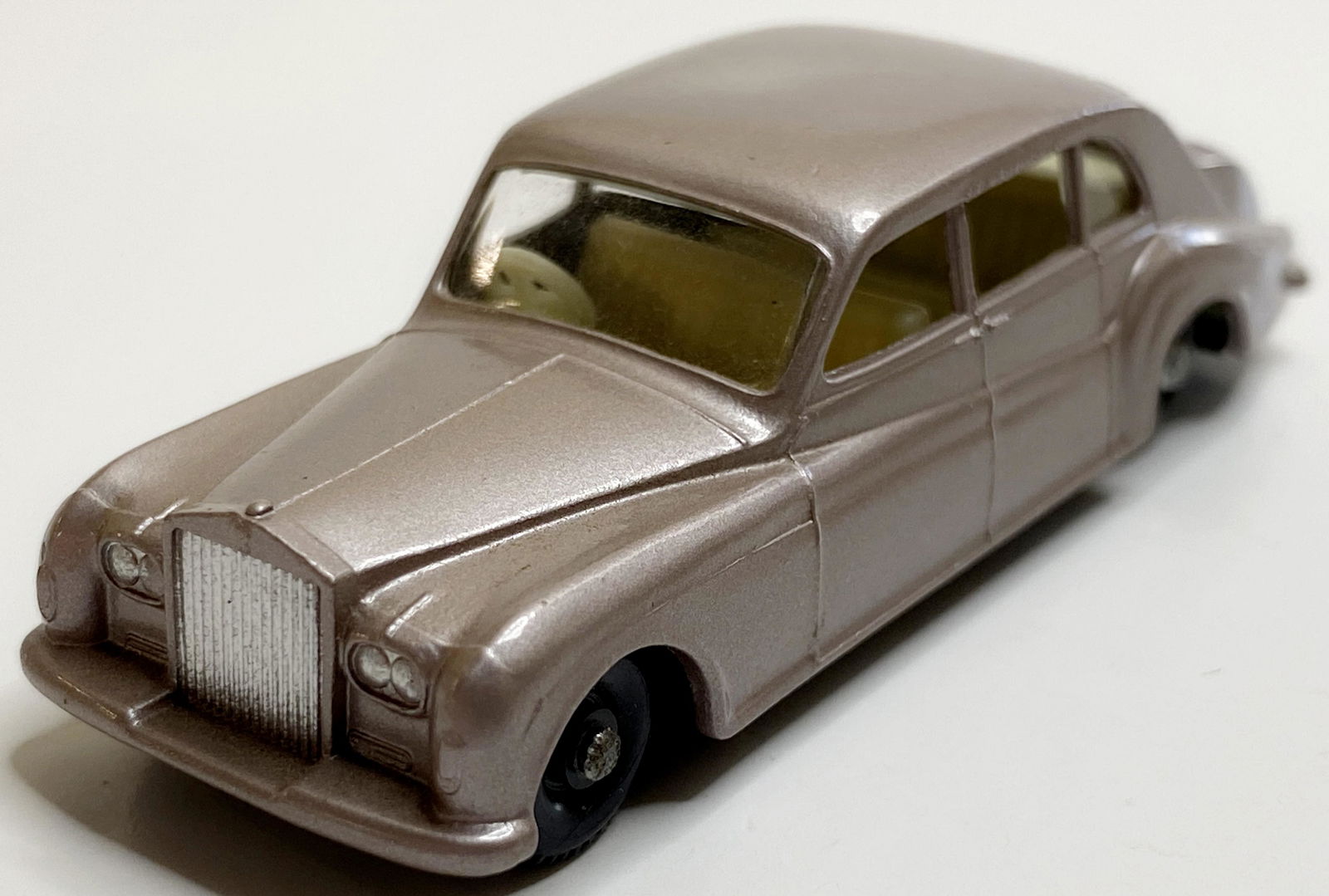 VINTAGE LESNEY MATCHBOX ROLLS ROYS PHANTOM V #44 (1 of 4)