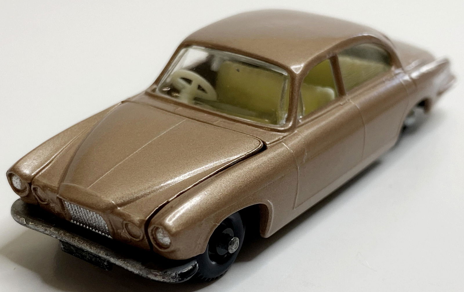 VINTAGE LESNEY MATCHBOX JAGUAR MK 10 #28 (1 of 6)