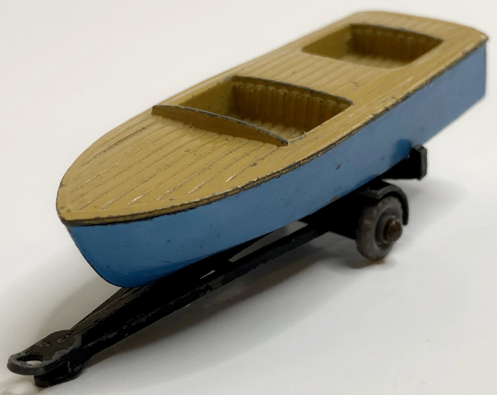 VINTAGE LESNEY MATCHBOX METEOR SPORTSMAN MK II #48: VINTAGE LESNEY MATCHBOX METEOR SPORTSMAN MK II #48 The toy is pre-owned. SHIPPING FEE CANADA 15,00$ USA 20.00$ Combined shipping is available for an extra fee, but only on items won on the same date.