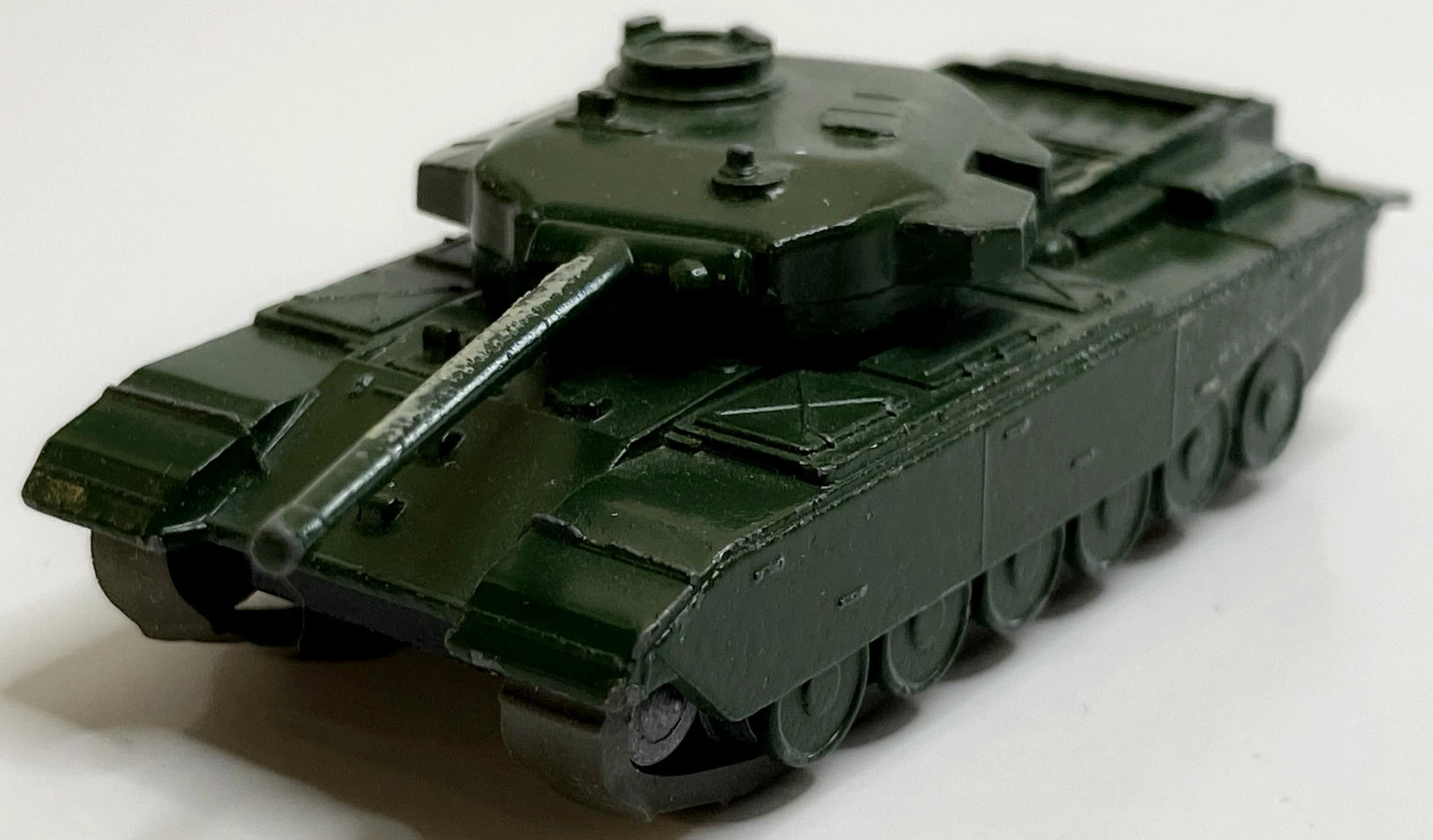 VINTAGE LESNEY MATCHBOX CENTURION TANK: VINTAGE LESNEY MATCHBOX CENTURION TANK The toy is pre-owned. SHIPPING FEE CANADA 15,00$ USA 20.00$ Combined shipping is available for an extra fee, but only on items won on the same date. *All prices