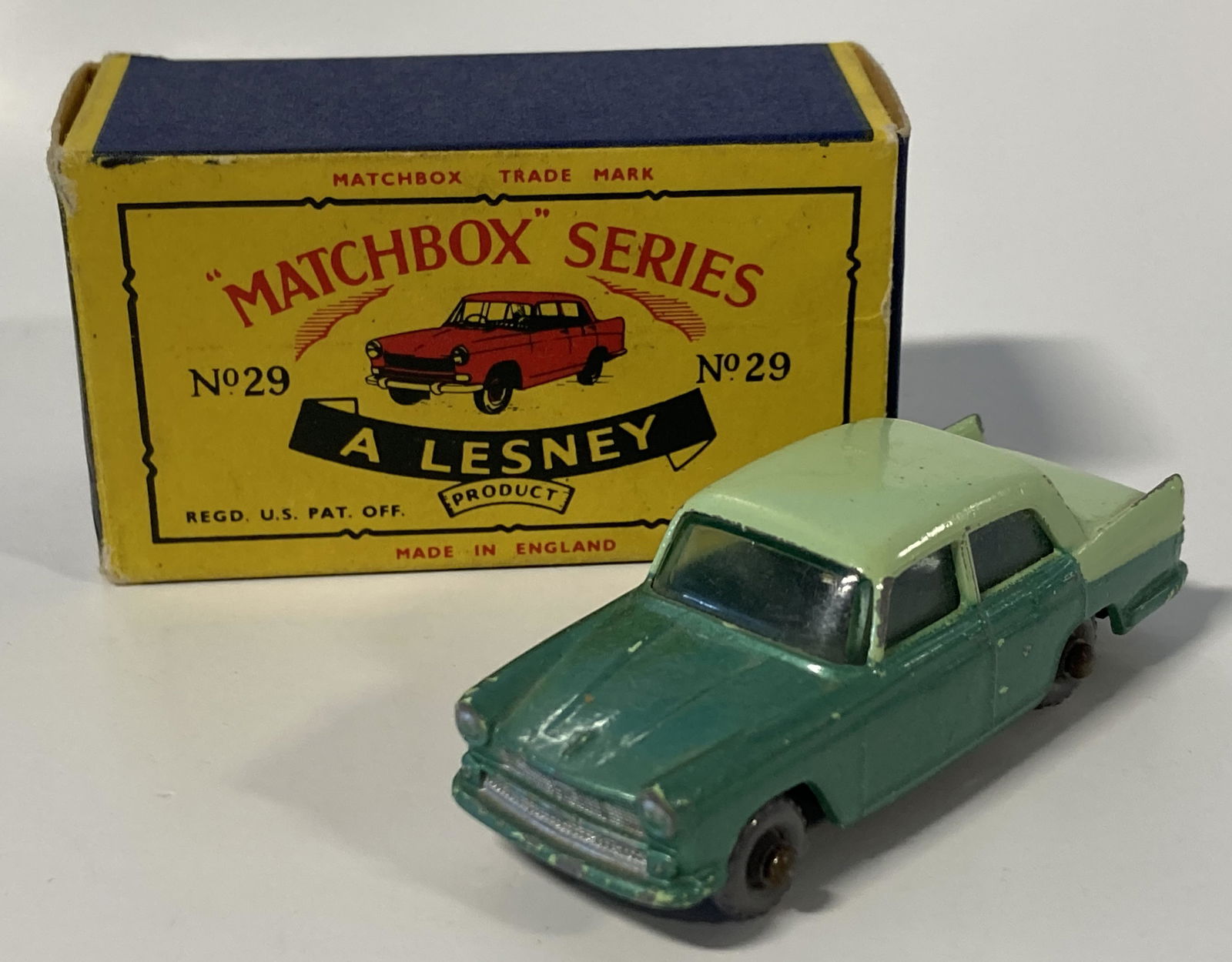 VINTAGE LESNEY MATCHBOX AUSTIN CAMBRIDGE WITH BOX #29 (1 of 6)