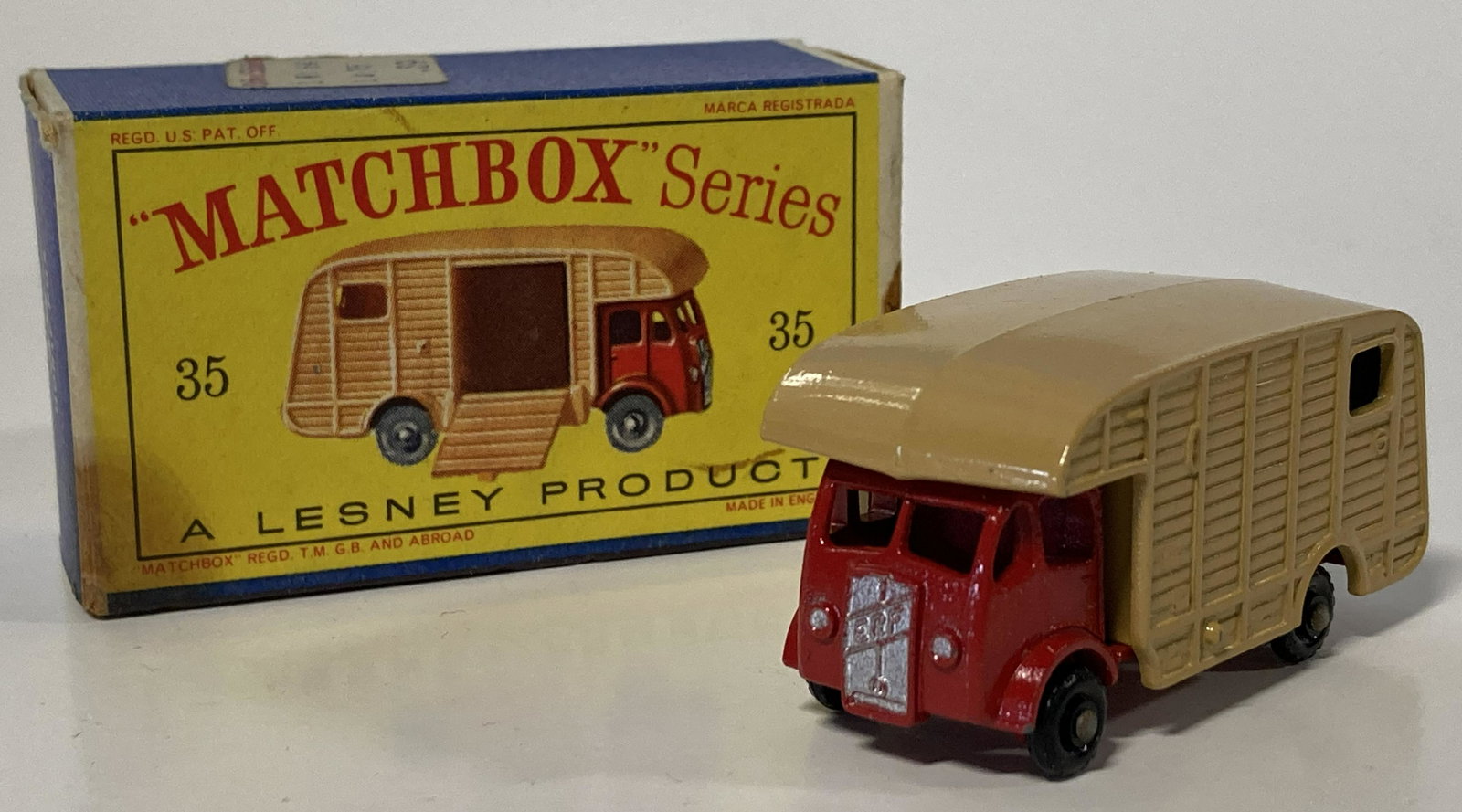 VINTAGE LESNEY MATCHBOX HORSE BOX WITH BOX #35 (1 of 7)