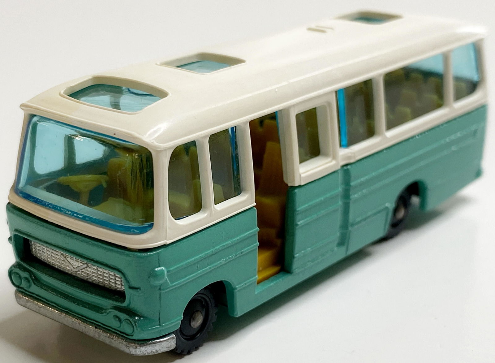 VINTAGE HUSKY DUPLE VISTA 25 COACH: VINTAGE HUSKY DUPLE VISTA 25 COACH The toy is pre-owned. Condition: Mint SHIPPING FEE CANADA 15,00$ USA 20.00$ Combined shipping is available for an extra fee, but only on items won on the same date.