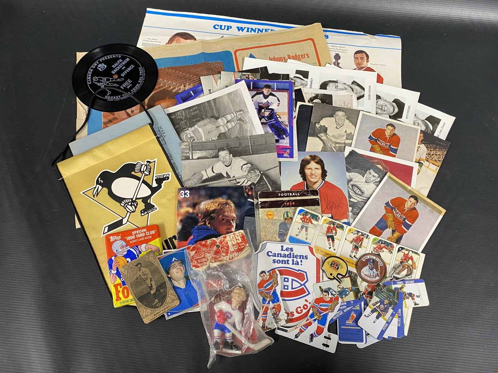 1950-90'S HOCKEY, BASEBALL & FOOTBALL CARD & COLLECTIBLE LOT OF 45 (1 of 12)