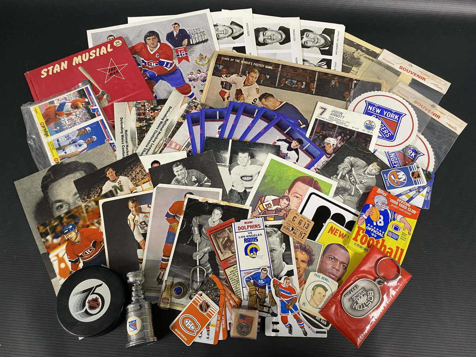 1950-90'S HOCKEY, BASEBALL & FOOTBALL CARD & COLLECTIBLE LOT OF 50 (1 of 11)