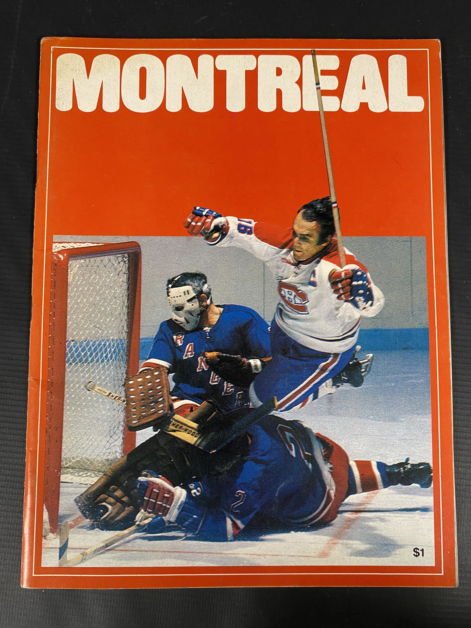 1972 TORONTO MAPLE LEAFS VS MONTREAL CANADIENS PROGRAM OCTOBER 11TH 1972: 1972 TORONTO MAPLE LEAFS VS MONTREAL CANADIENS PROGRAM OCTOBER 11TH 1972 Condition: EX SHIPPING FEE CANADA 15.00$ USA 20.00$ Combined shipping is available for an extra fee, but only on items won on t