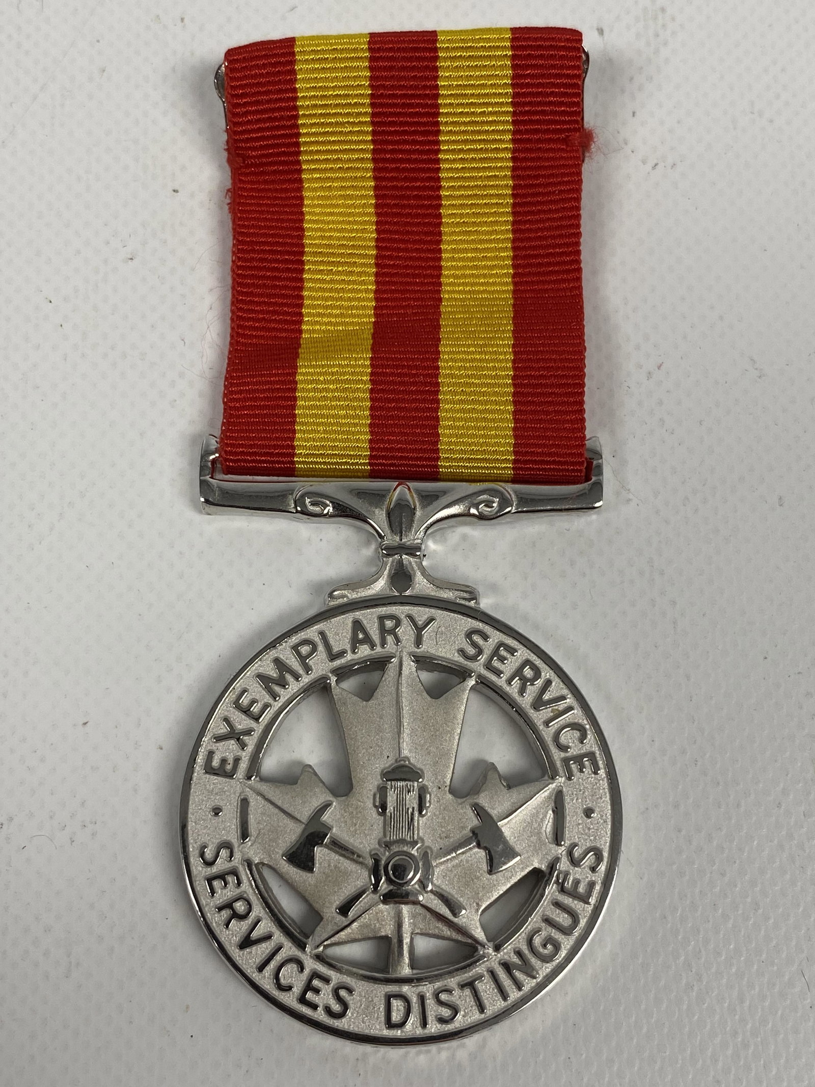 VINTAGE CANADA FIREFIGHTER MEDAL (1 of 3)
