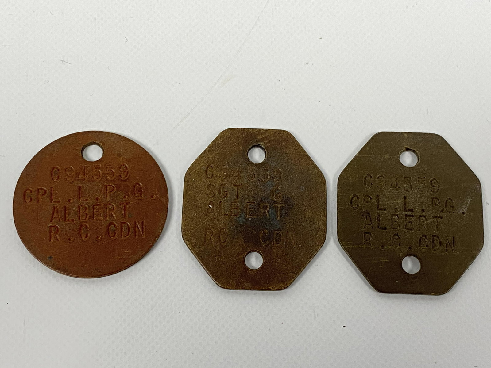 1939-45 WW2 CANADA SOLDIER DOG TAG: 1939-45 WW2 CANADA SOLDIER DOG TAG The item is pre-owned. SHIPPING FEE CANADA 15.00$ USA 20.00$ Combined shipping is available for an extra fee, but only on items won on the same date. *All prices are