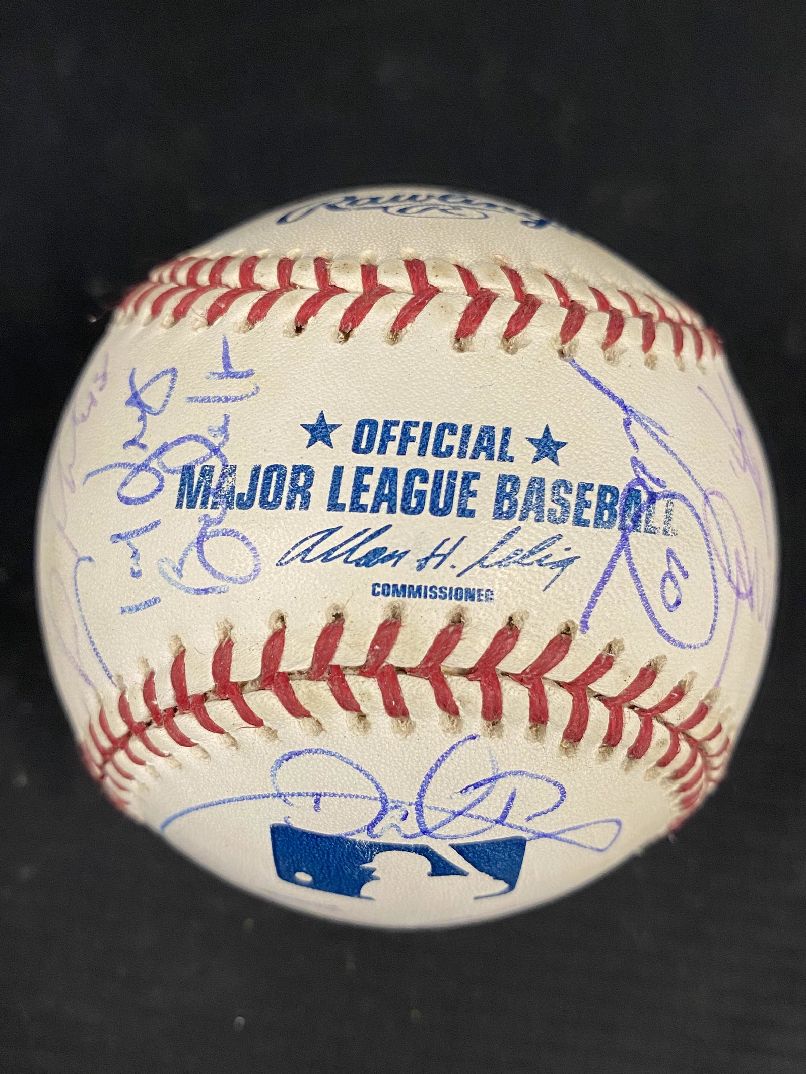 2004 TORONTO BLUE JAYS TEAM AUTOGRAPHED BASEBALL BY 25 (1 of 6)