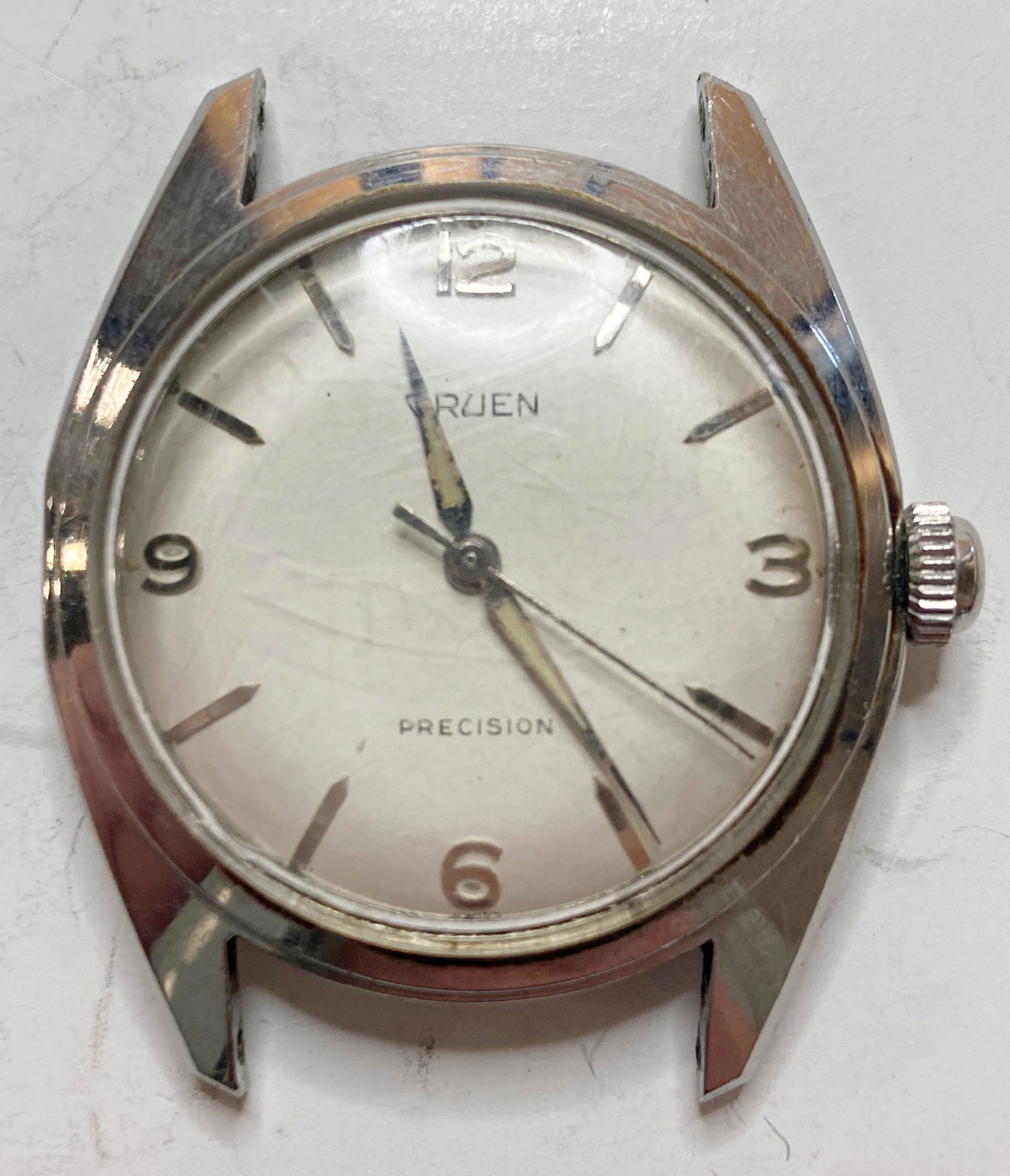 VINTAGE GRUEN PRECISION WIND-UP MEN'S WATCH: VINTAGE GRUEN PRECISION WIND-UP MEN'S WATCH The watch is pre-owned and runs. Diameter: 33 mm *We can't guarantee that the watch keeps accurate time, it wasn't tested long enough* SHIPPING FEE CANADA 1