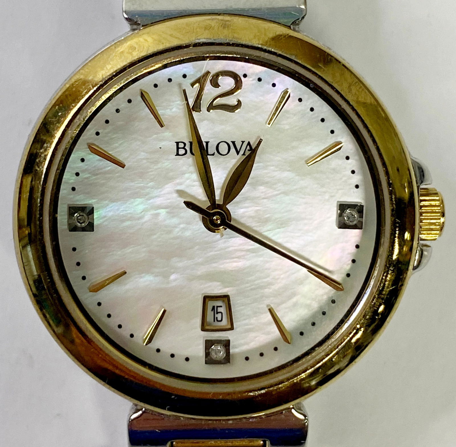 BULOVA C977819 BATTERY MENS WATCH: BULOVA C977819 BATTERY MENS WATCH The watch is pre-owned and runs. Diameter: 31 mm *We can't guarantee that the watch keeps accurate time, it wasn't tested long enough* SHIPPING FEE CANADA 15,00$ USA