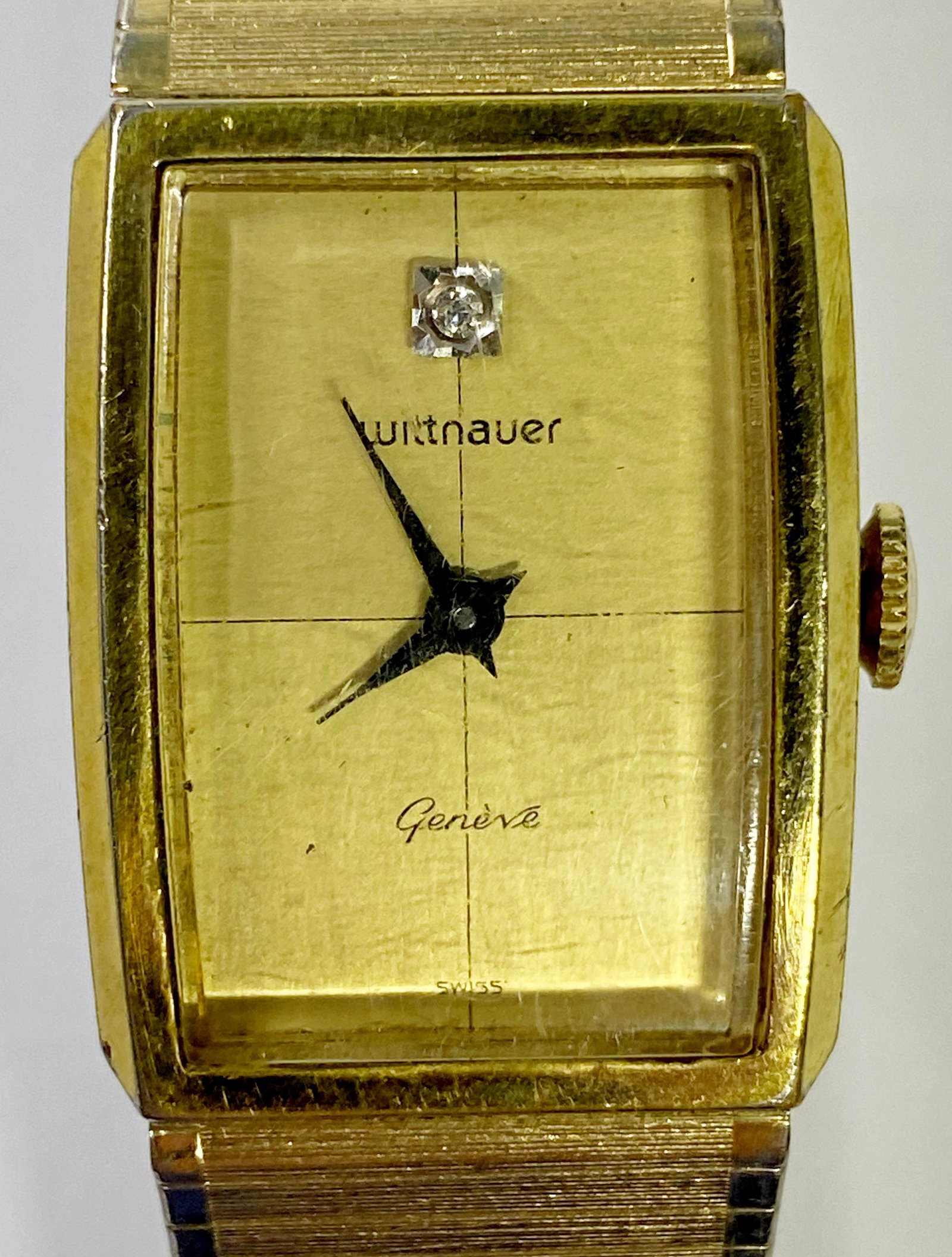 VINTAGE WITTNAUER GOLD FILLED WIND-UP MENS WATCH: VINTAGE WITTNAUER GOLD FILLED WIND-UP MENS WATCH The watch is pre-owned and runs. Diameter: 22 mm *We can't guarantee that the watch keeps accurate time, it wasn't tested long enough* SHIPPING FEE CAN