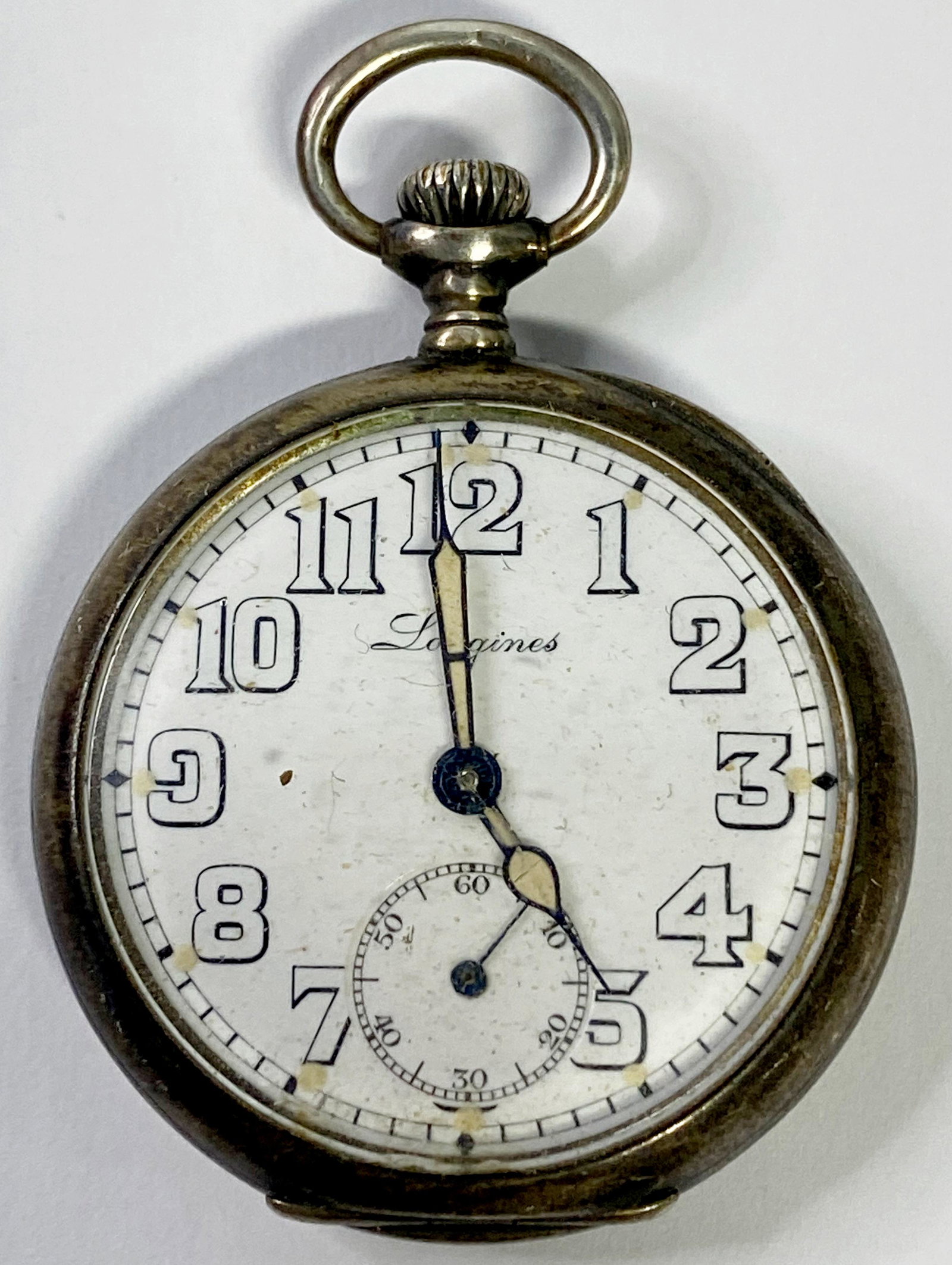 ANTIQUE LONGINES SILVER POCKET WATCH: ANTIQUE LONGINES SILVER POCKET WATCH The watch is pre-owned and runs. Diameter: 1 1/4 in *We can't guarantee that the watch keeps accurate time, it wasn't tested long enough* SHIPPING FEE CANADA 15,00