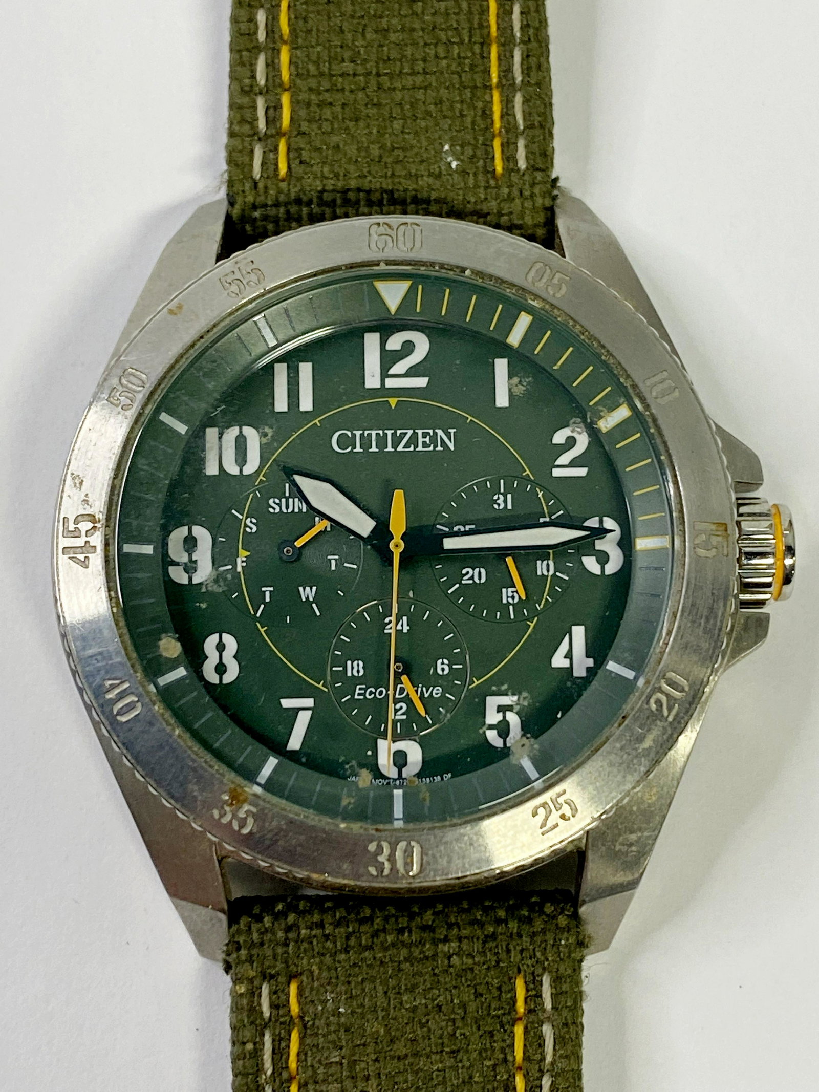 CITIZEN ECO-DRIVE BATTERY MEN'S WATCH: CITIZEN ECO-DRIVE BATTERY MEN'S WATCH The watch is pre-owned and runs. Diameter: 47 mm *We can't guarantee that the watch keeps accurate time, it wasn't tested long enough* SHIPPING FEE CANADA 15,00$