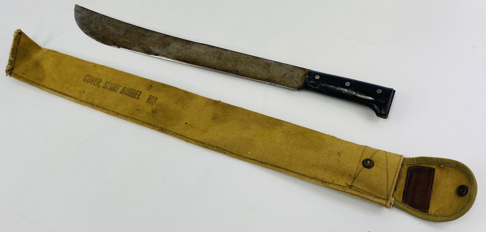 1939-45 WW2 U.S ARMY MACHETE: 1939-45 WW2 U.S ARMY MACHETE The machete is pre-owned. Size: 23 in long SHIPPING FEE CANADA 20.00$ USA 25.00$ Combined shipping is available for an extra fee, but only on items won on the same date. *