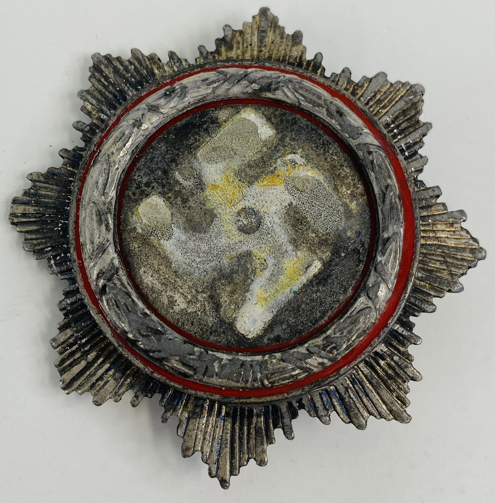 1939-45 WW2 GERMAN CROSS MEDAL: 1939-45 WW2 GERMAN CROSS MEDAL The medal is pre-owned. SHIPPING FEE CANADA 10.00$ USA 15.00$ Combined shipping is available for an extra fee, but only on items won on the same date. *All prices are in