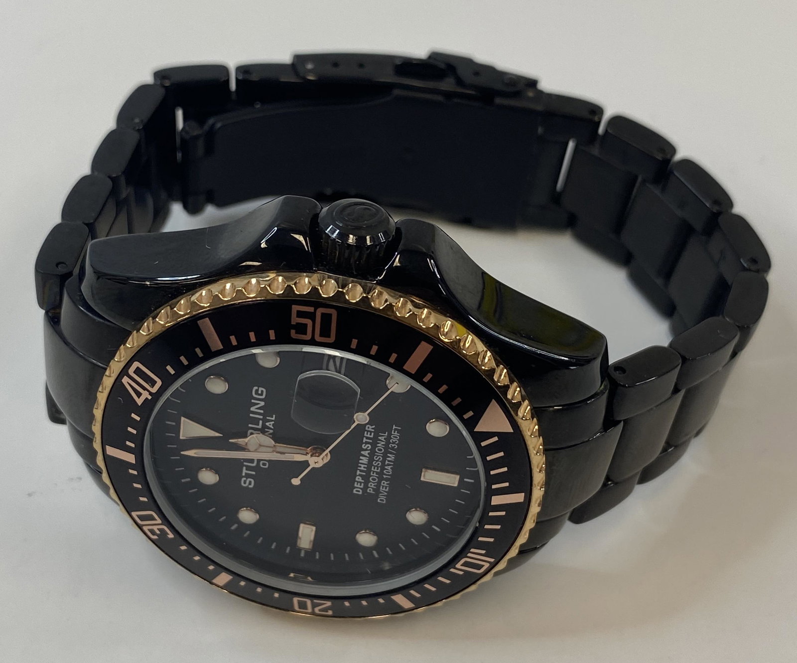 STUHRLING DEPTHMASTER DIVER BATTERY MEN'S WATCH (1 of 5)