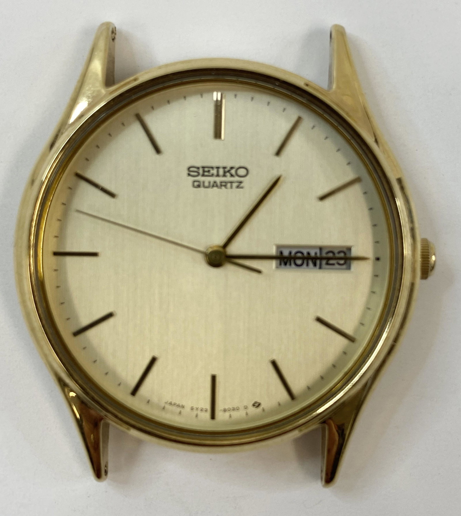 VINTAGE SEIKO 5423-8039 BATTERY MEN'S WATCH: VINTAGE SEIKO 5423-8039 BATTERY MEN'S WATCH The watch is pre-owned and runs. Diameter: 34 mm *We can't garantee that the watch keeps accurate time, it wasn't tested long enough* SHIPPING FEE CANADA 15