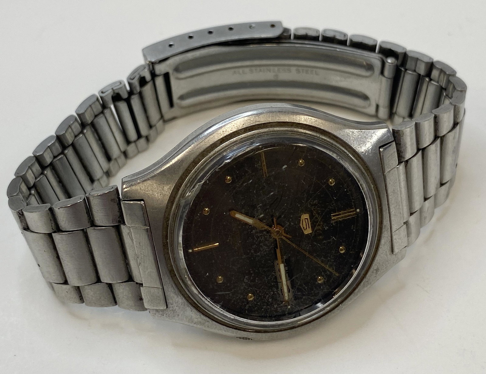 VINTAGE SEIKO 7009-8810 BATTERY MEN'S WATCH: VINTAGE SEIKO 7009-8810 BATTERY MEN'S WATCH The watch is pre-owned and runs. Diameter: 38 mm *We can't garantee that the watch keeps accurate time, it wasn't tested long enough* SHIPPING FEE CANADA 15