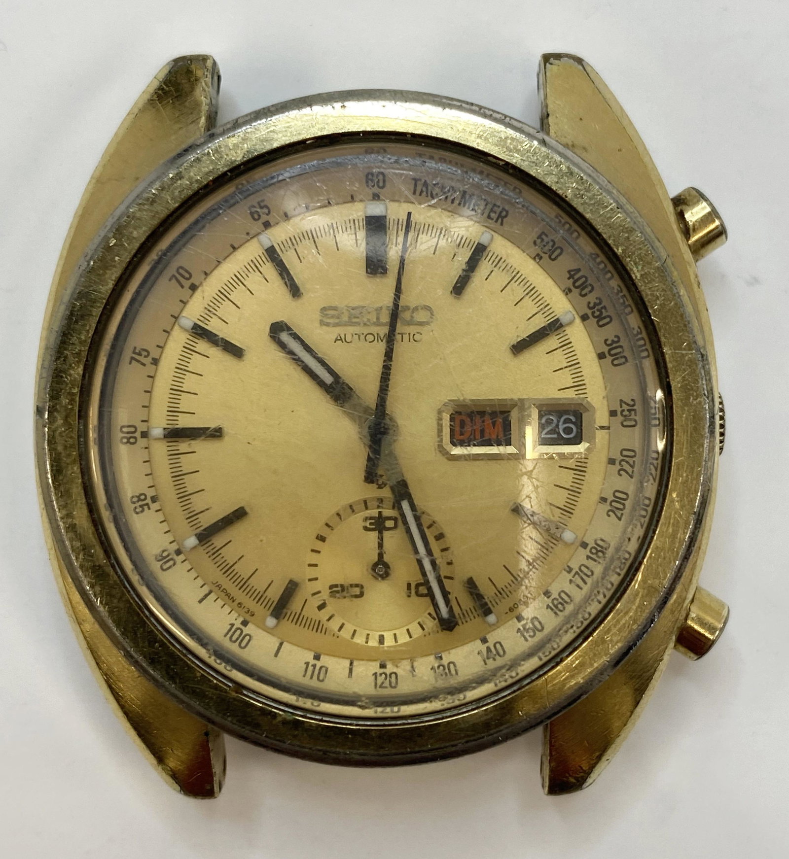 VINTAGE SEIKO 6139-6015 GOLD-FILLED AUTOMATIC MEN'S WATCH: VINTAGE SEIKO 6139-6015 GOLD-FILLED AUTOMATIC MEN'S WATCH The watch is pre-owned and doesn't run. Diameter: 39 mm SHIPPING FEE CANADA 15.00$ USA 20.00$ Combined shipping is available for an extra fee,