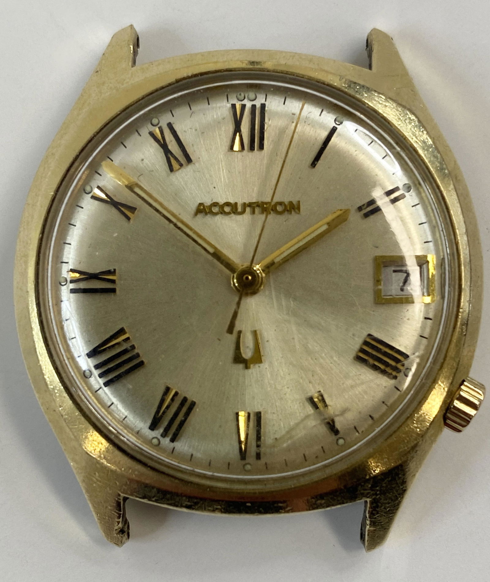 VINTAGE BULOVA ACCUTRON GOLD-FILLED BATTERY MEN'S WATCH: VINTAGE BULOVA ACCUTRON GOLD-FILLED BATTERY MEN'S WATCH The watch is pre-owned and doesn't run. Diameter: 34 mm SHIPPING FEE CANADA 15.00$ USA 20.00$ Combined shipping is available for an extra fee, b