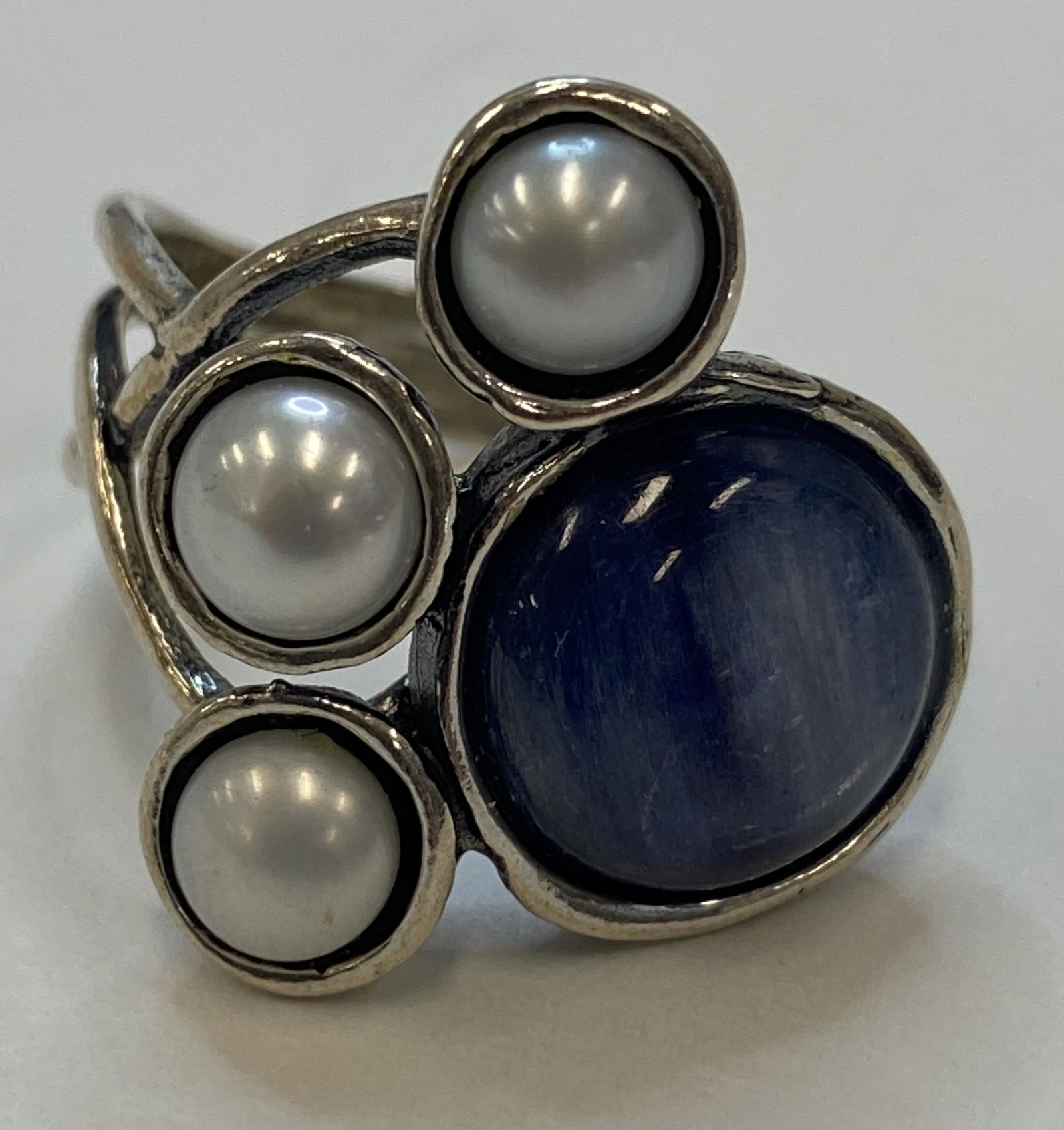 VINTAGE STERLING SILVER CLUSTER RING 3 PEARLS & BLUE STONE (1 of 3)