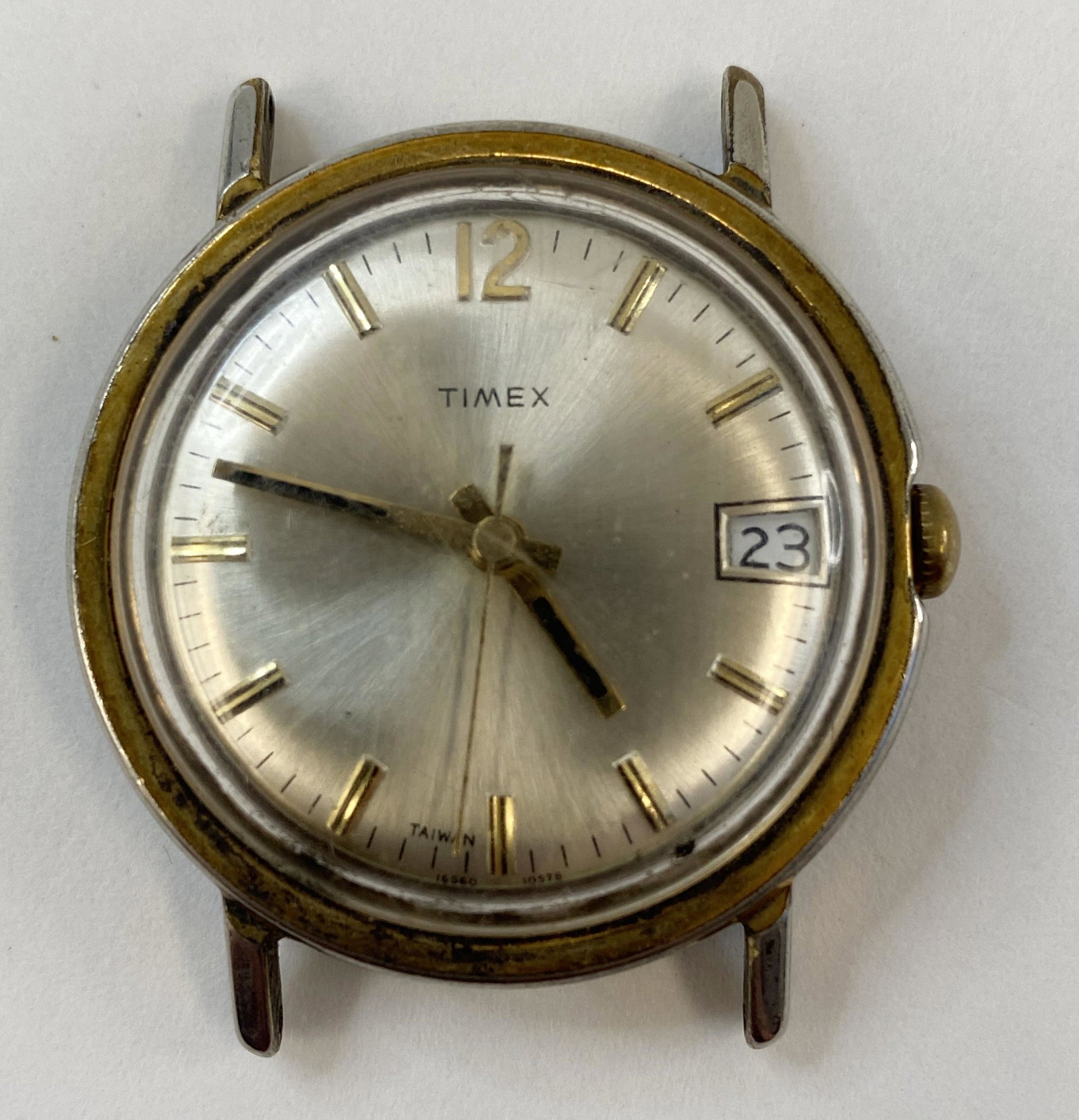 VINTAGE TIMEX GOLD-FILLED WIND-UP MEN'S WATCH: VINTAGE TIMEX GOLD-FILLED WIND-UP MEN'S WATCH The watch is pre-owned and runs. Diameter: 35 mm *We can't garantee that the watch keeps accurate time, it wasn't tested long enough* SHIPPING FEE CANADA