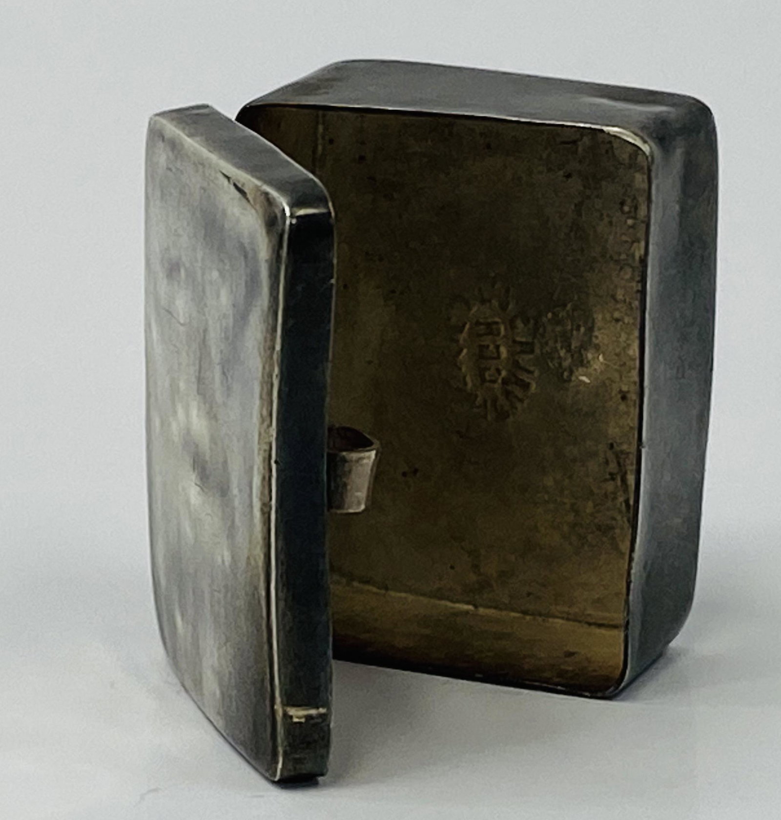 ANTIQUE STERLING SILVER SNUFF BOX PLAIN (1 of 4)