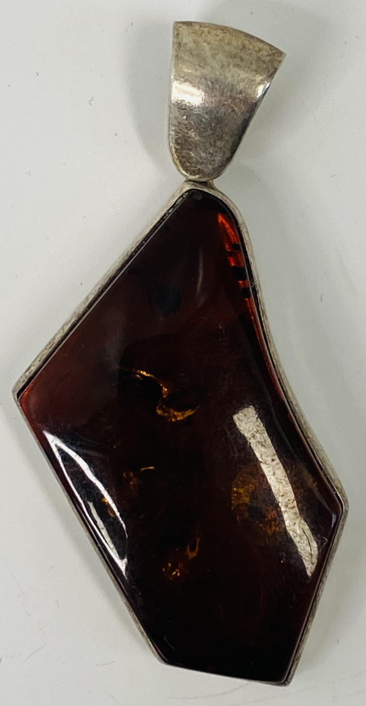 VINTAGE STERLING SILVER AMBER PENDANT (1 of 3)