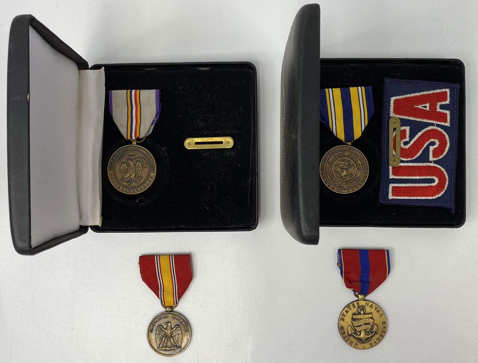 U.S ARMY MEDALS LOTS OF 4: U.S ARMY MEDALS LOTS OF 4 Condition: Pre-Owned. SHIPPING FEE CANADA 10.00$ USA 15.00$ Combined shipping is available for an extra fee, but only on items won on the same date. *All prices are in USD* T