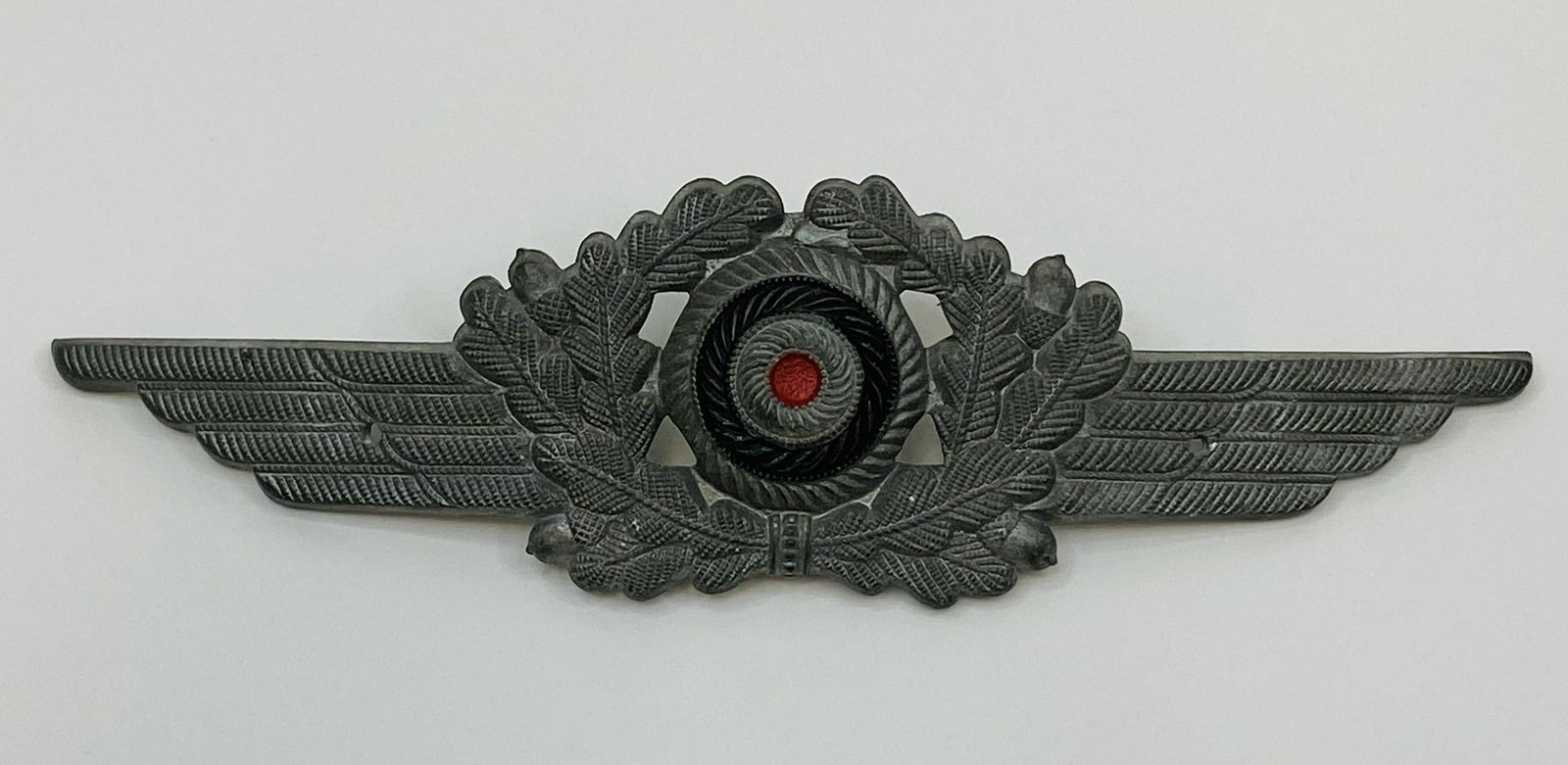 1939-45 WW2 GERMAN LUFTWAFFE GENERAL VISOR CAP BADGE (1 of 2)