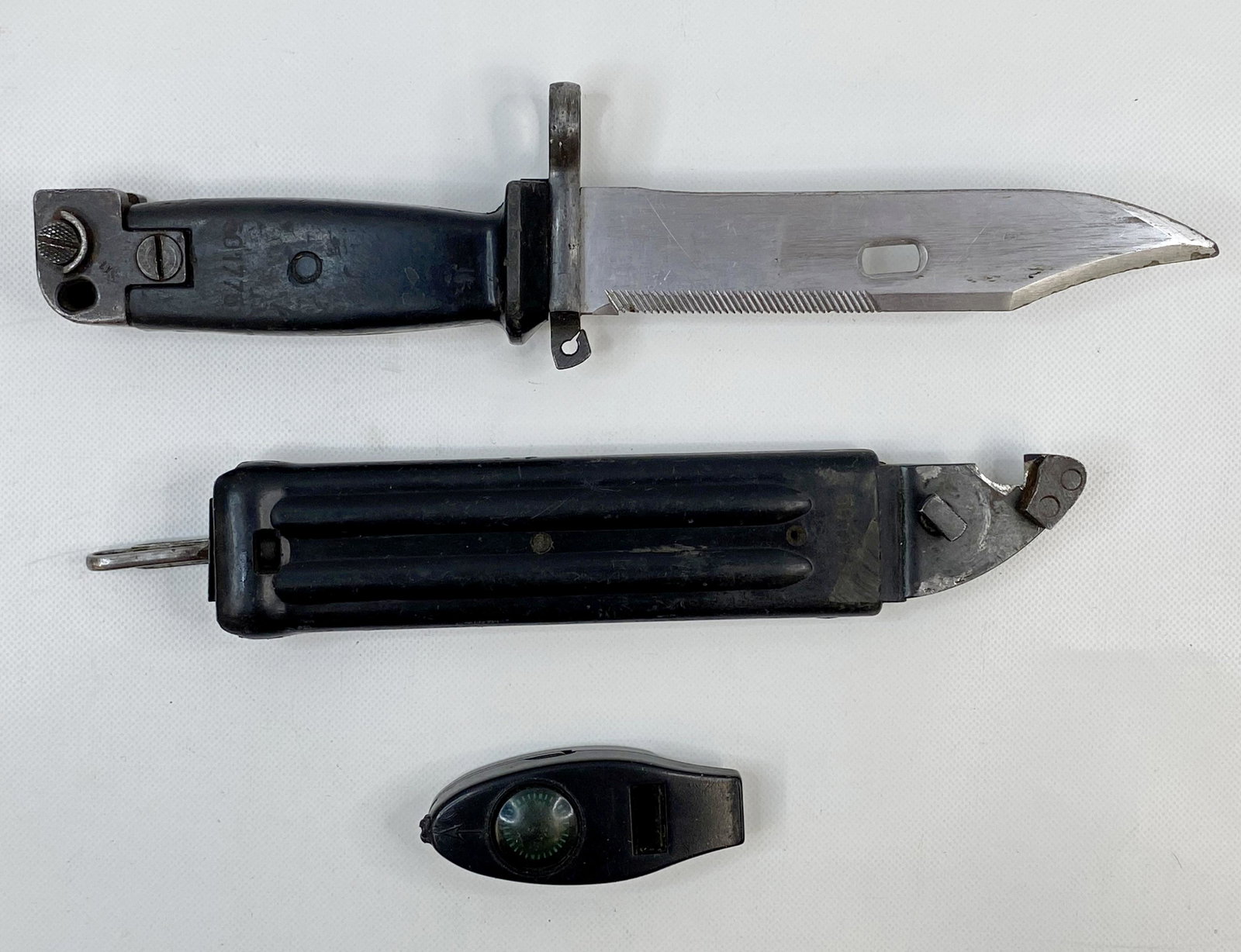 VINTAGE ARMY BAYONET & COMPASS: VINTAGE ARMY BAYONET & COMPASS CONDITION: Pre-owned SHIPPING FEE CANADA 15.00$ USA 20.00$ Combined shipping is available for an extra fee, but only on items won on the same date. *All prices are in US