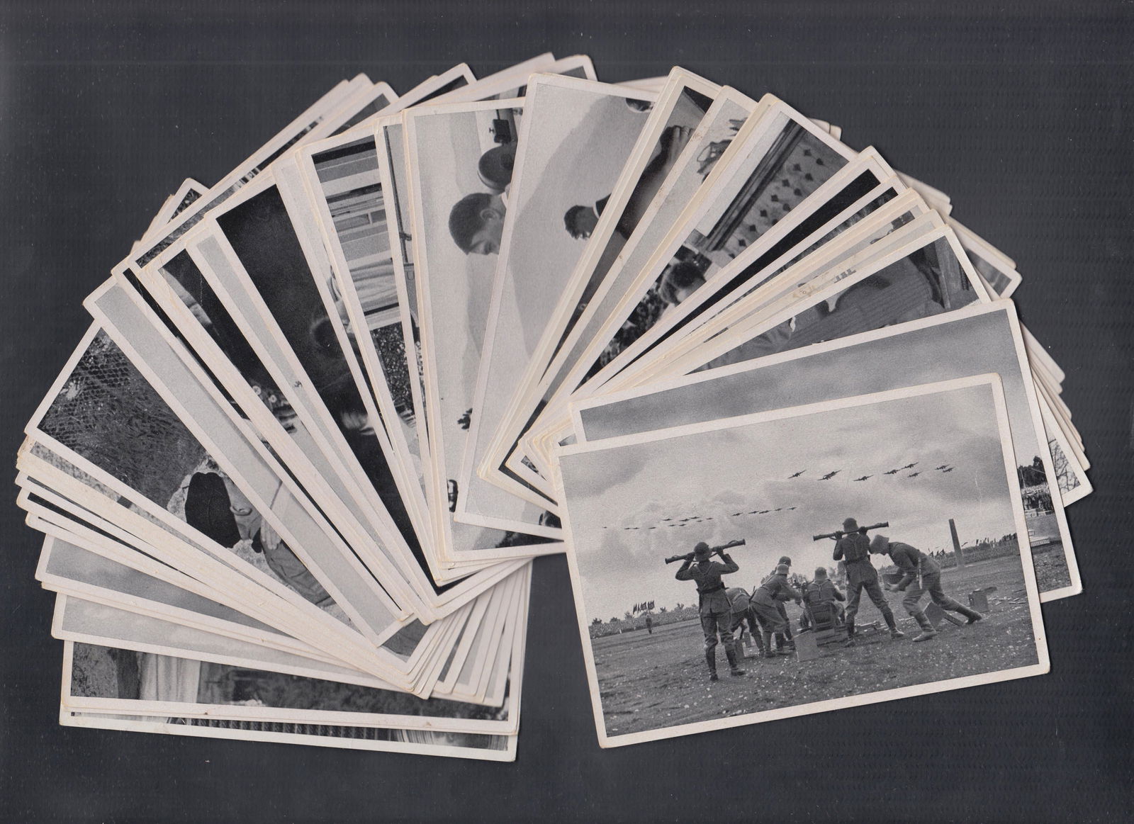 1939-45 WW2 GERMAN ARMY CIGARETTES CARD LOT OF 49 (1 of 14)