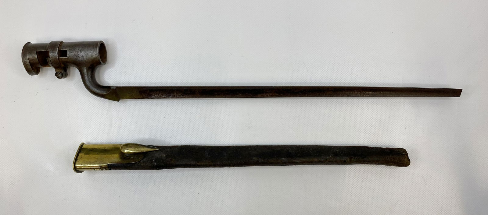 PRE WW1 BRITISH ARMY BAYONET & SCABBARD (1 of 10)