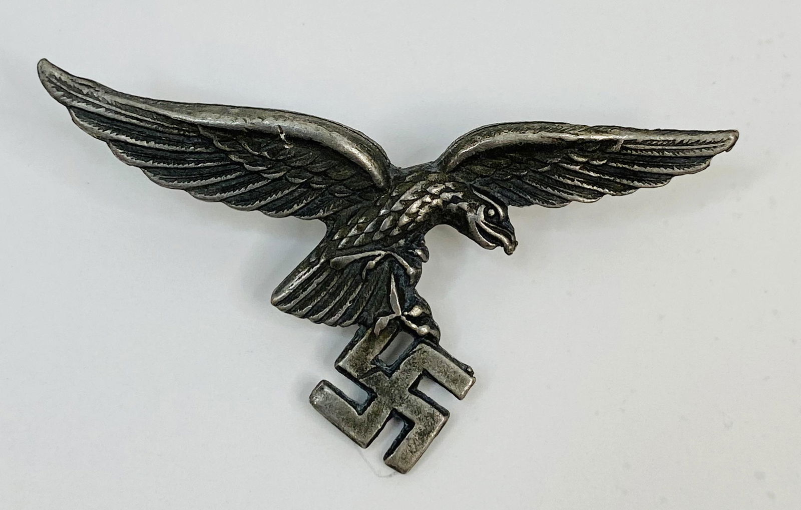 1939-45 WW2 GERMAN EAGLE CAP BADGE (1 of 2)