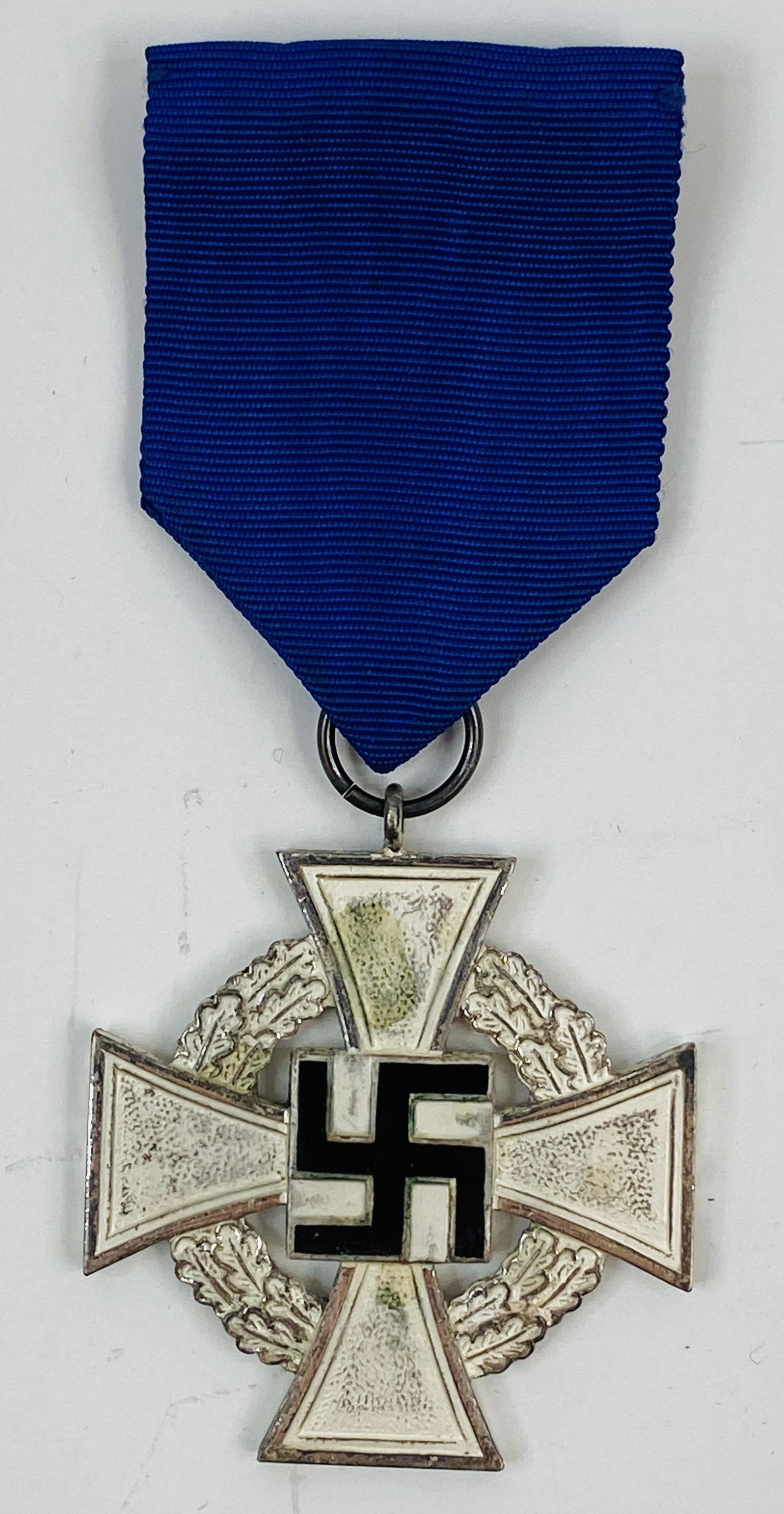 1939-45 WW2 GERMAN FAITHFULL MEDAL: 1939-45 WW2 GERMAN FAITHFULL MEDAL CONDITION : pre-owned SHIPPING FEE CANADA 4.00$ USA 4.00$ Combined shipping is available for an extra fee, but only on items won on the same date. *All prices are in