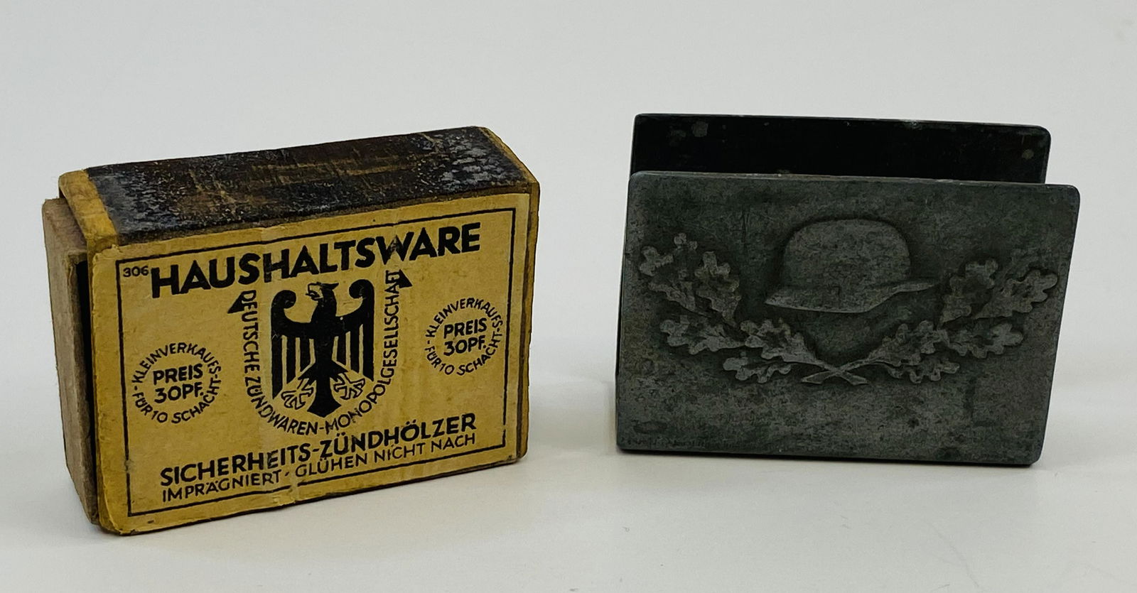 1939-45 WW2 GERMAN SOLDIER MATCHBOX: 1939-45 WW2 GERMAN SOLDIER MATCHBOX CONDITION : pre-owned SHIPPING FEE CANADA 10.00$ USA 10.00$ Combined shipping is available for an extra fee, but only on items won on the same date. *All prices are