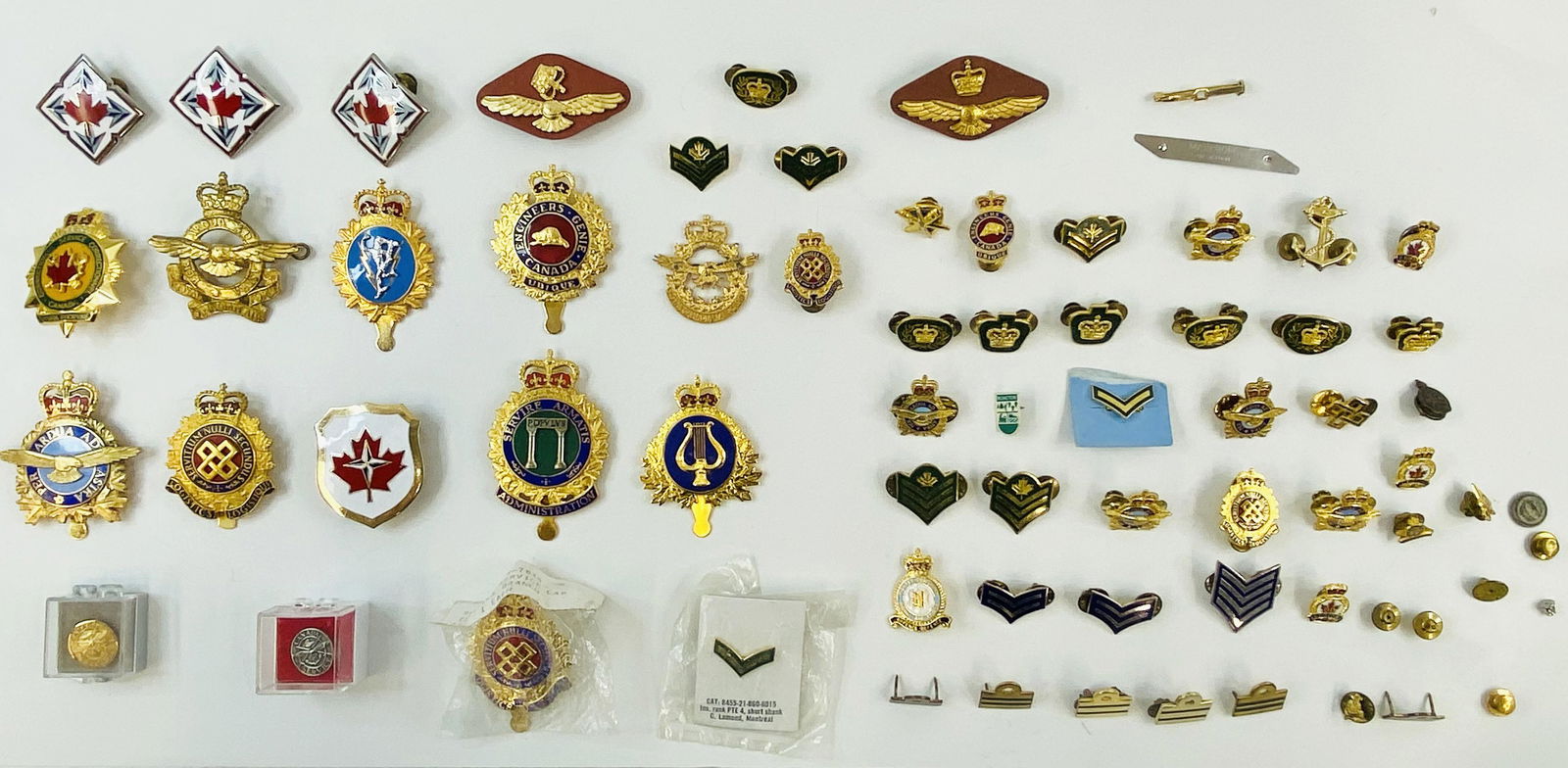 VINTAGE CANADA ARMY, POLICE & CORRECTIONAL BADGES & PINS LOT OF 50 (1 of 8)