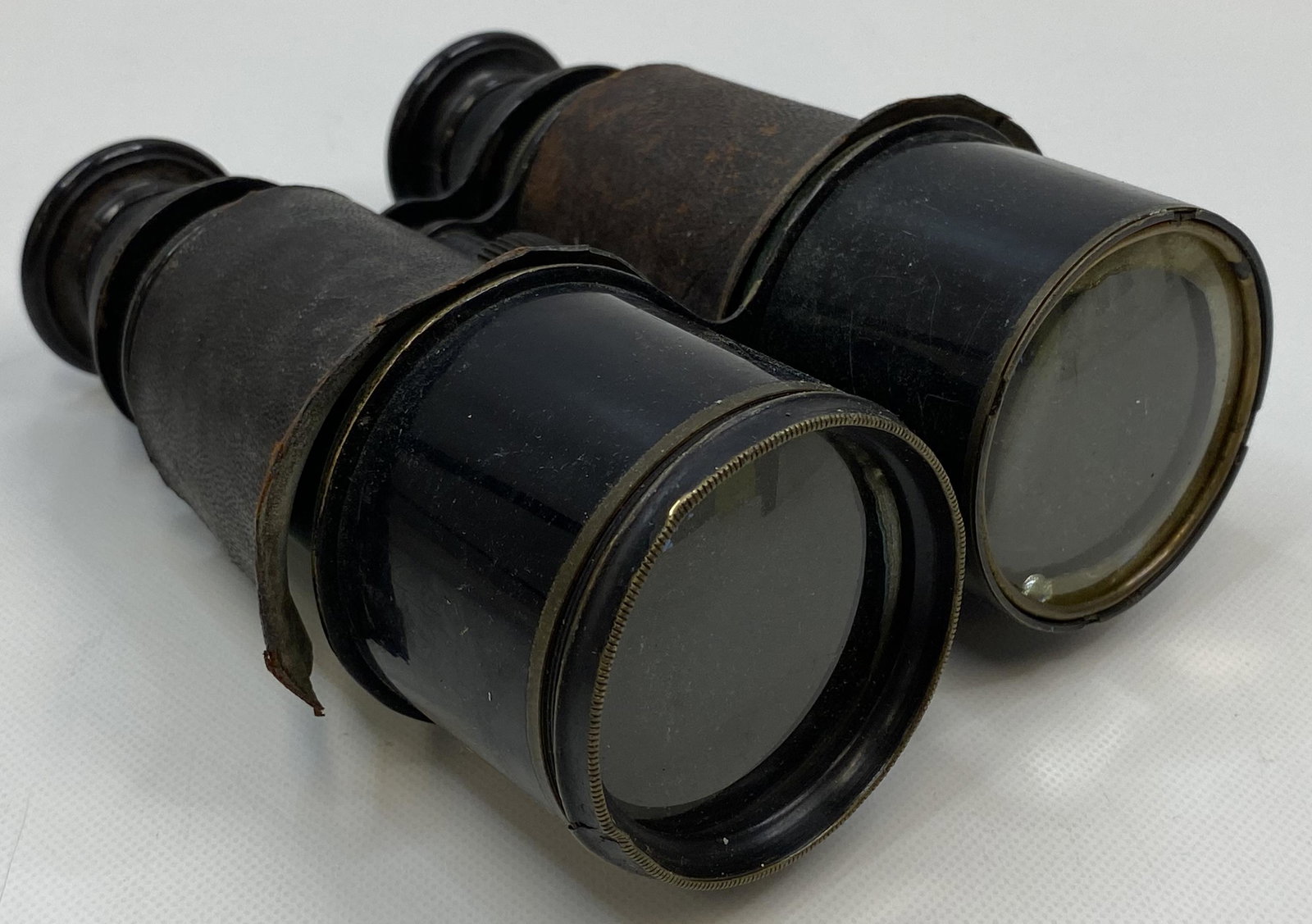 1914-18 WW1 ARMY BINOCULAR: 1914-18 WW1 ARMY BINOCULAR Condition: Pre-Owned. SHIPPING FEE CANADA 15.00$ USA 20.00$ Combined shipping is available for an extra fee, but only on items won on the same date. *All prices are in USD* 