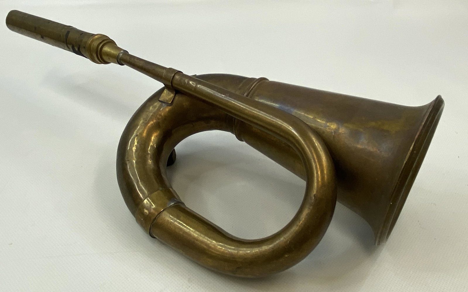 1914-18 WW1 ARMY BRASS SIREN: 1914-18 WW1 ARMY BRASS SIREN Condition: Pre-Owned. SHIPPING FEE CANADA 15.00$ USA 20.00$ Combined shipping is available for an extra fee, but only on items won on the same date. *All prices are in USD