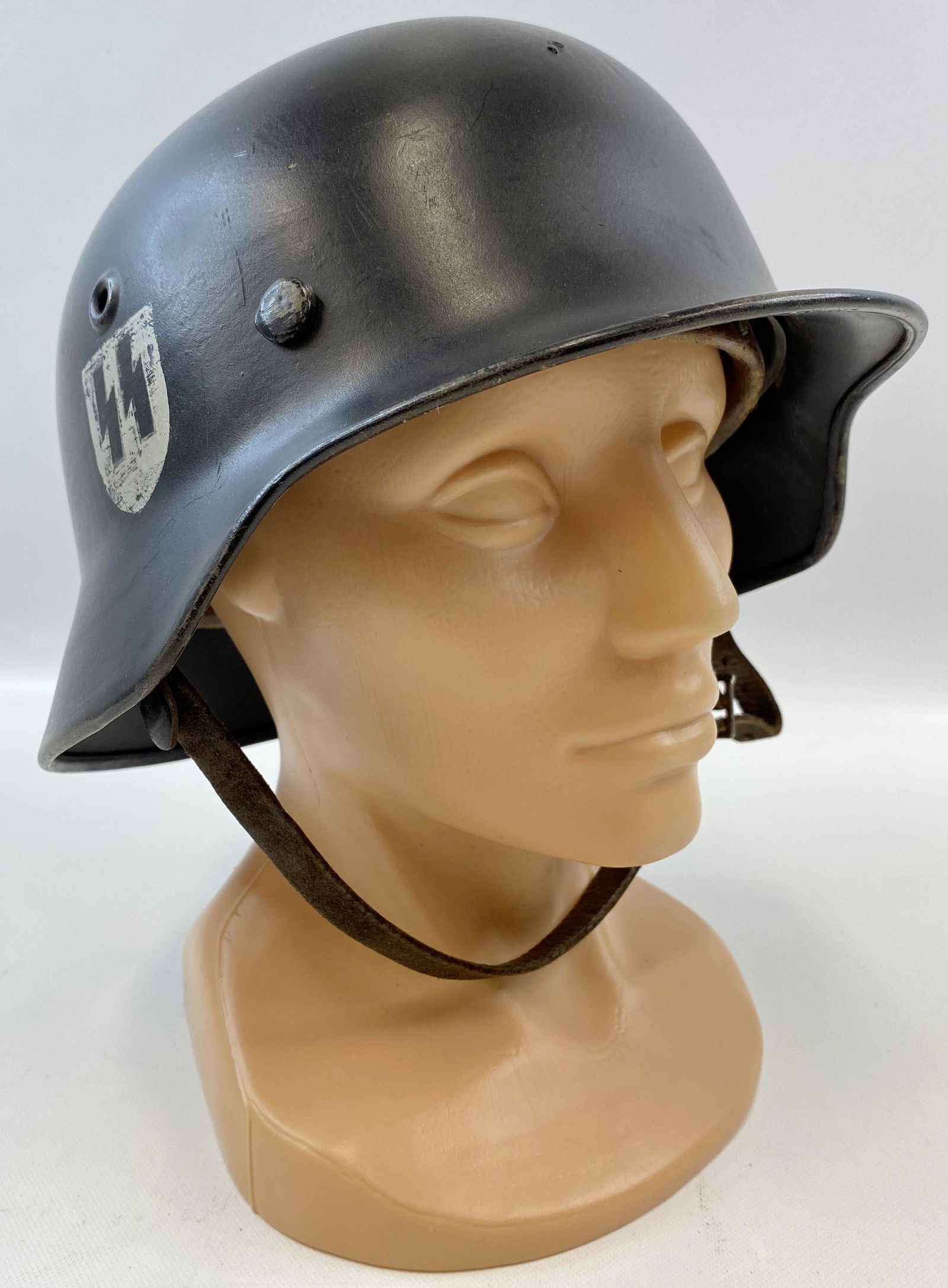 1939-45 WW2 GERMAN ARMY HELMET (1 of 6)