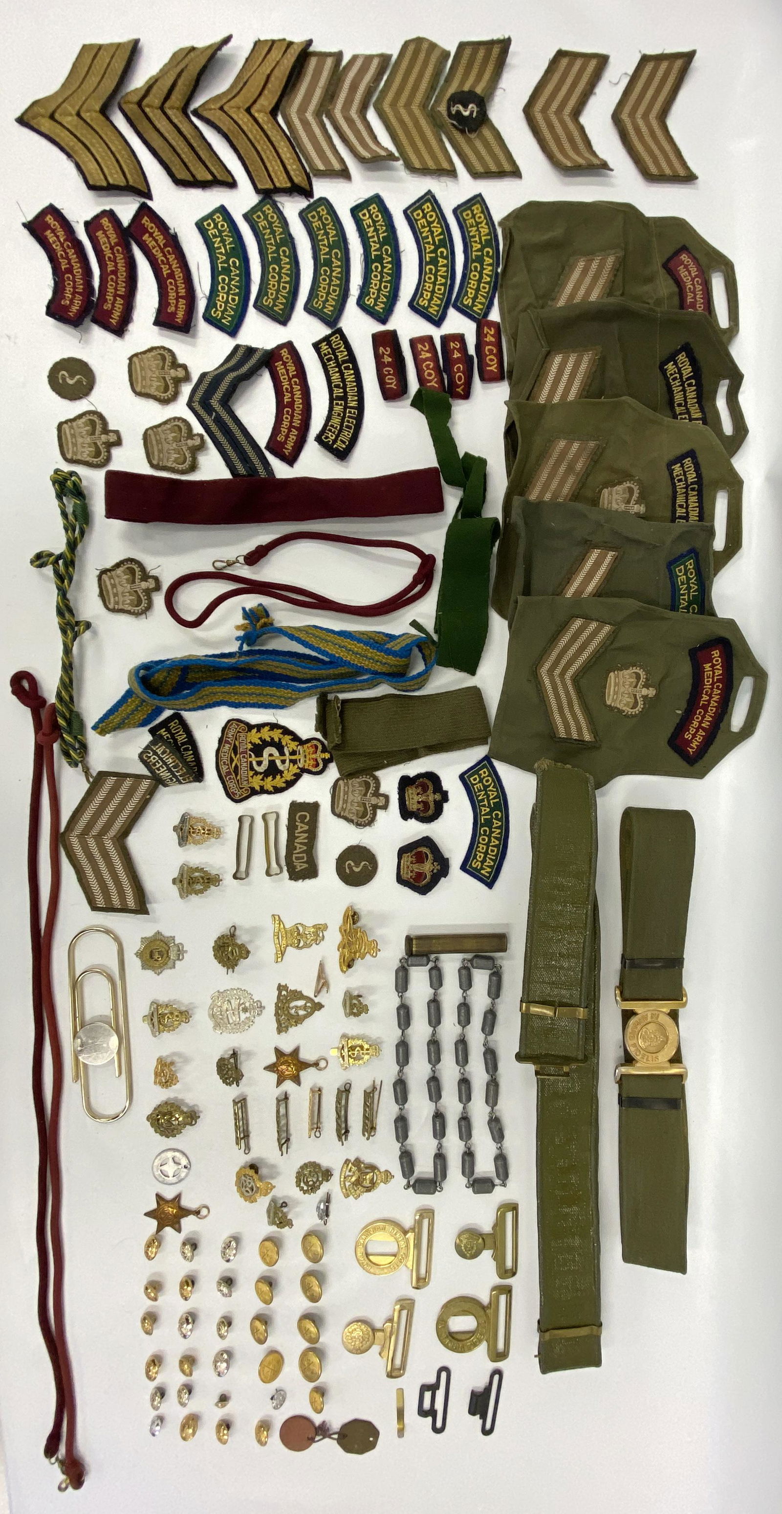 1939-45 WW2 CANADA MEDAL & BADGES & PATCHES LOT OF 75 (1 of 16)