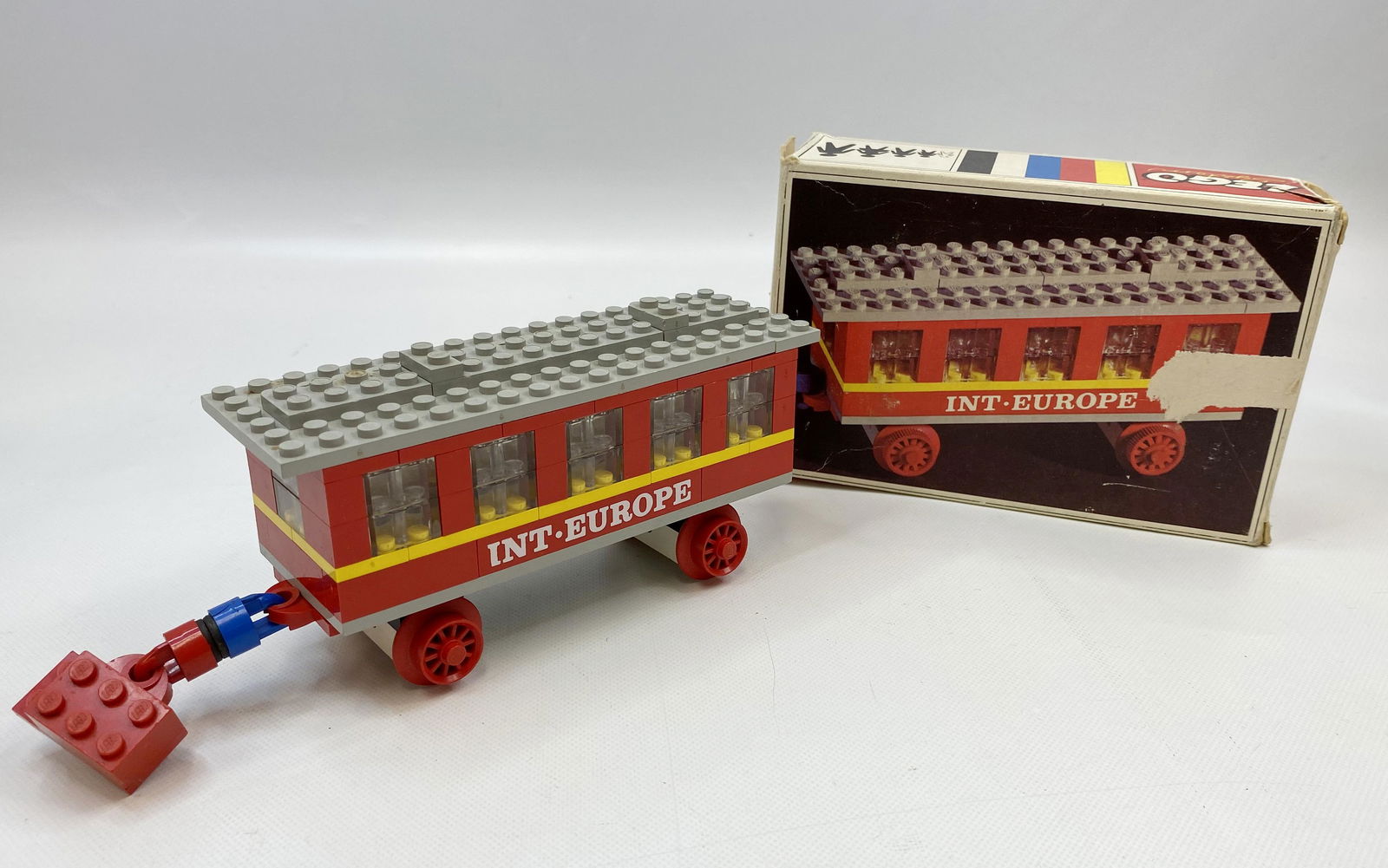 1960'S LEGO SYSTEM 123-1 PASSENGER COACH & BOX (1 of 9)