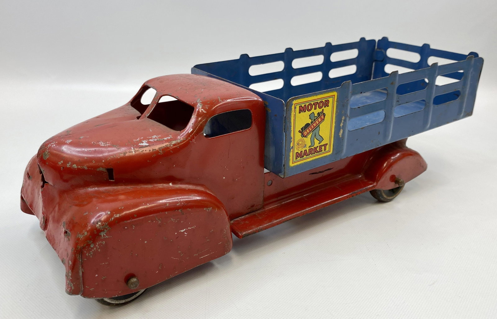 1950'S MARX PRESSED STEEL TOY TRUCK: 1950'S MARX PRESSED STEEL TOY TRUCK Condition: Pre-Owned. SIZE: 13 1/2 INCHES LONG SHIPPING FEE CANADA 20.00$ USA 25.00$ Combined shipping is available for an extra fee, but only on items won on the s