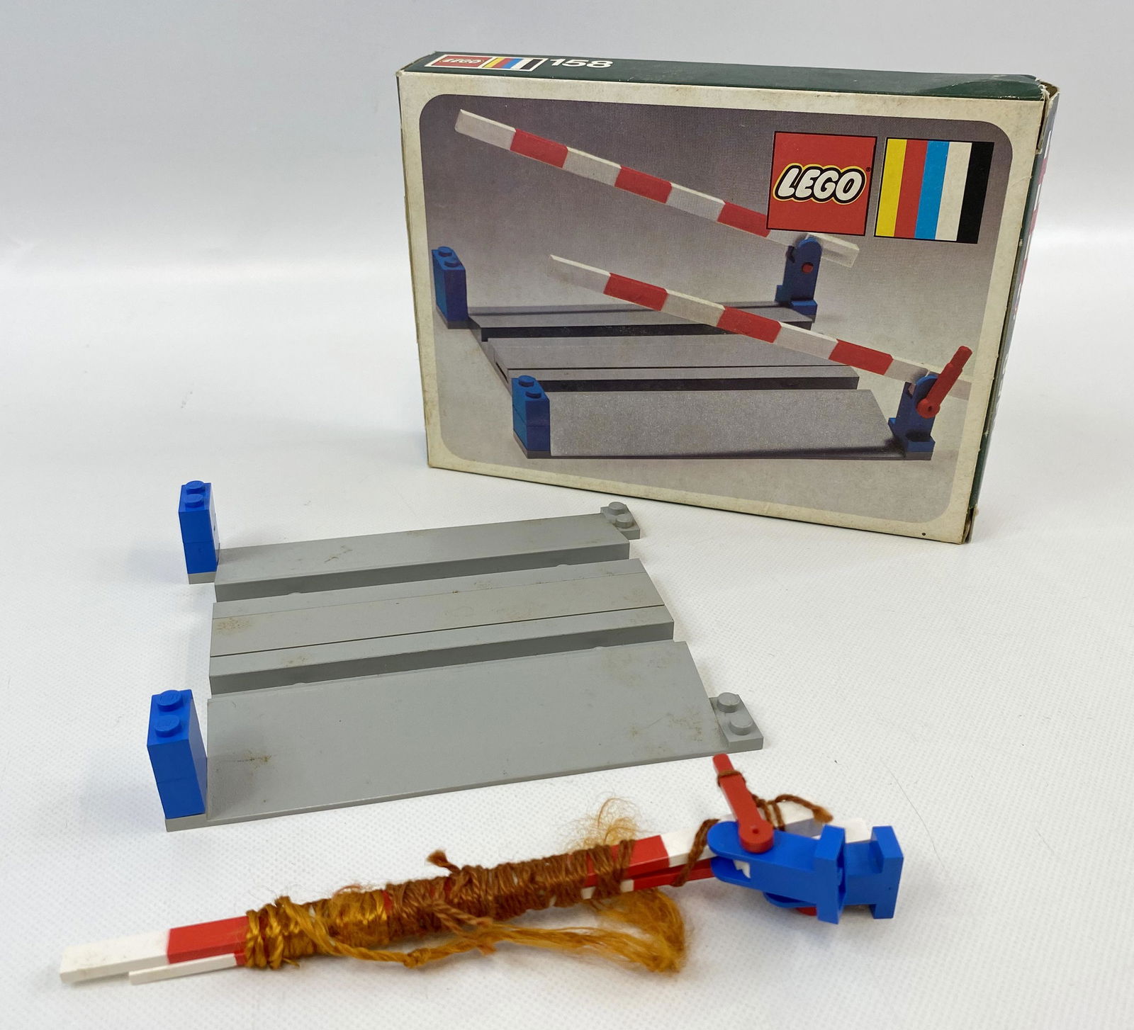 1960'S LEGO SYSTEM 158-1 RAILROAD CROSSING GATE & BOX (1 of 8)
