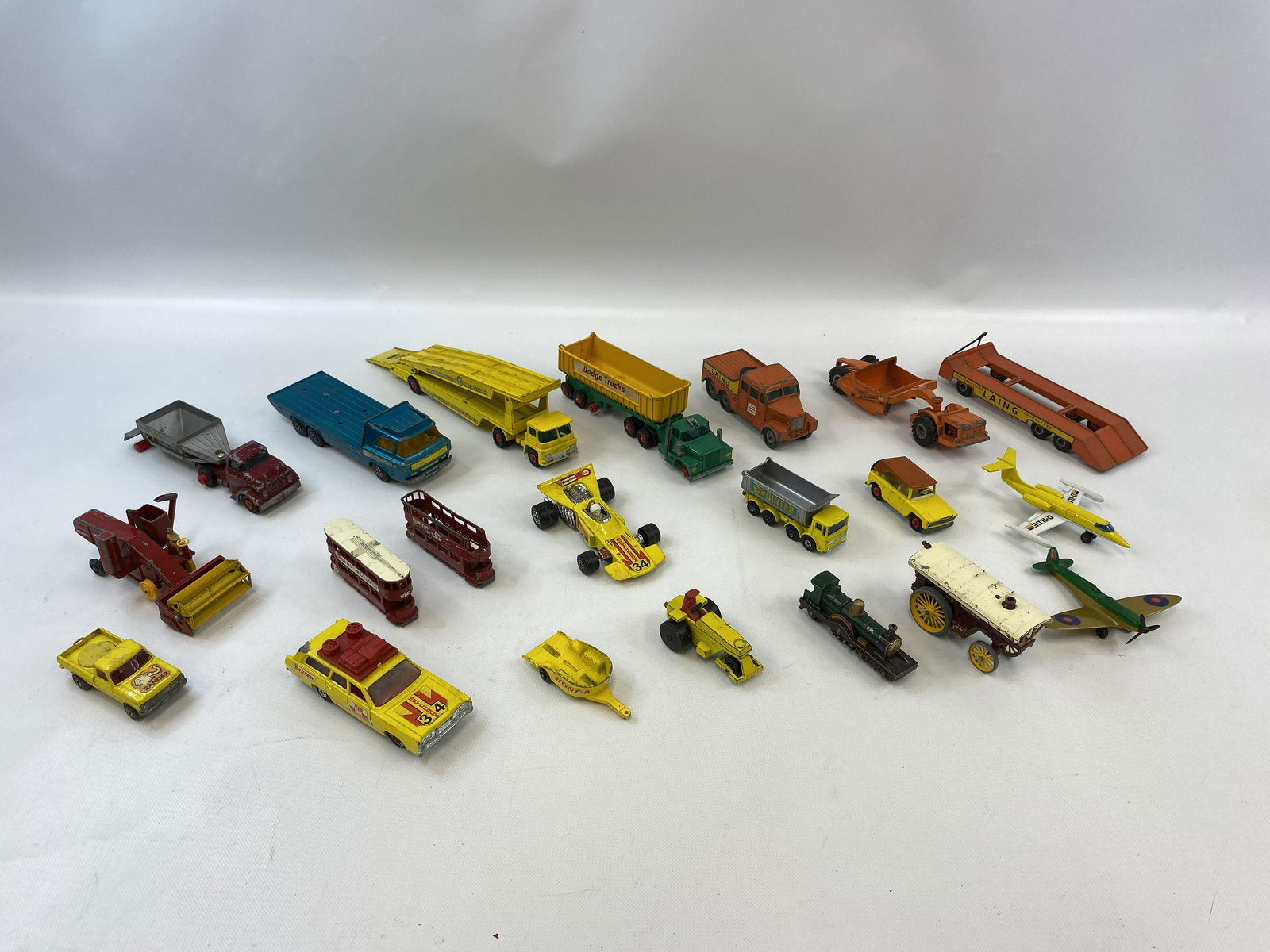VINTAGE LESNEY MATCHBOX DIECAST CAR LOT OF 21 (1 of 9)