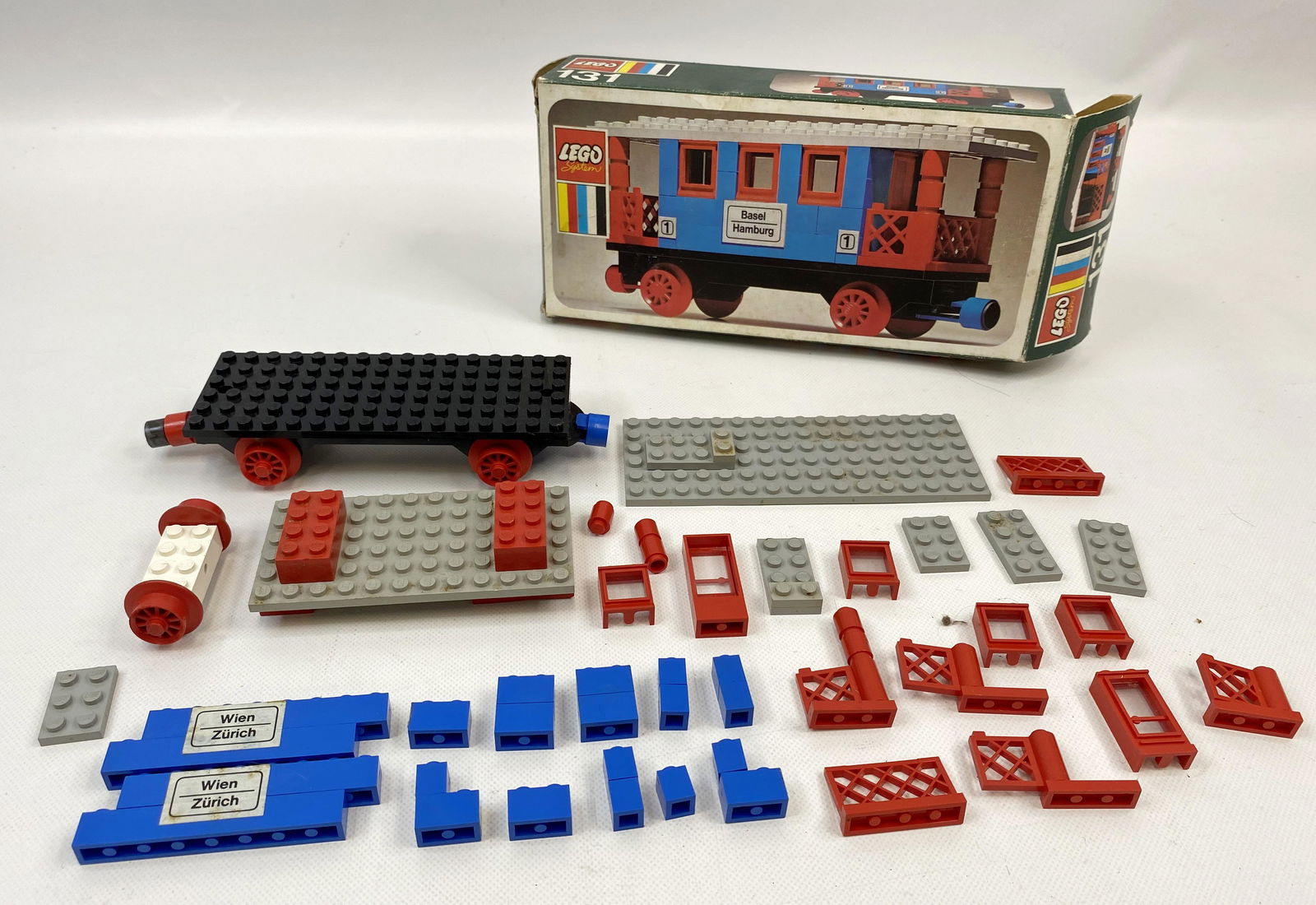 1960'S LEGO SYSTEM 131-1 PASSENGER COACH & BOX (1 of 10)