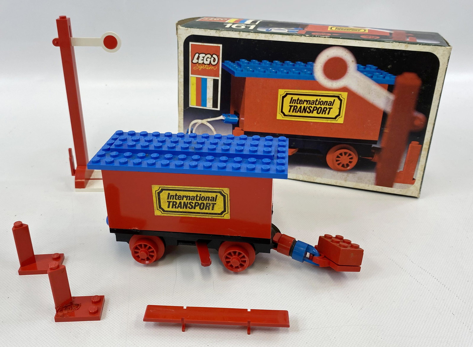 1960'S LEGO SYSTEM 161-1 BATTERY WAGON WITH SIGNAL & DIRECTION & BOX: 1960'S LEGO SYSTEM 161-1 BATTERY WAGON WITH SIGNAL & DIRECTION & BOX Condition: Pre-Owned. SHIPPING FEE CANADA 15.00$ USA 20.00$ Combined shipping is available for an extra fee, but only on items won 