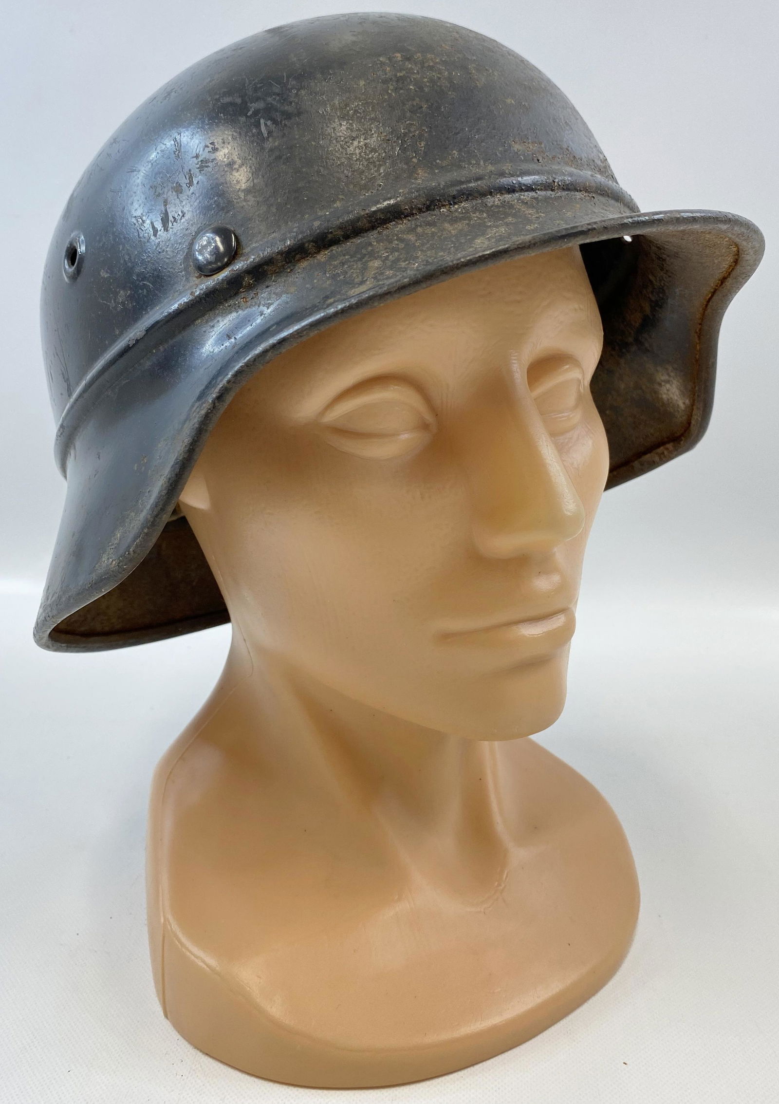 1939-45 WW2 GERMAN ARMY HELMET (1 of 6)
