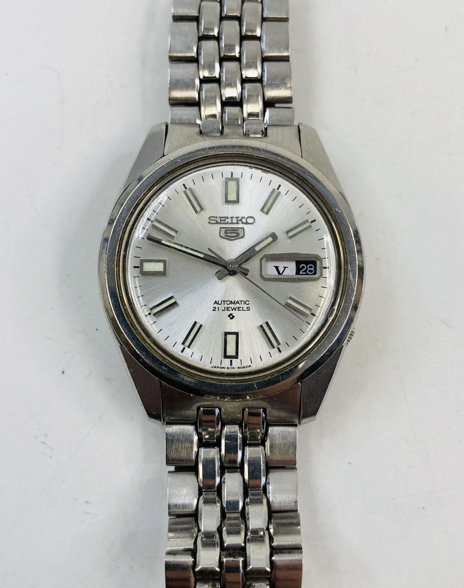 VINTAGE SEIKO 6119-8083 AUTOMATIC MEN'S WATCH: VINTAGE SEIKO 6119-8083 AUTOMATIC MEN'S WATCH CONDITION : PRE-OWNED RUN DOESN'T RUN DIAMETER: 37MM SHIPPING FEE CANADA 10.00$ USA 15.00$ Combined shipping is available for an extra fee, but only on it